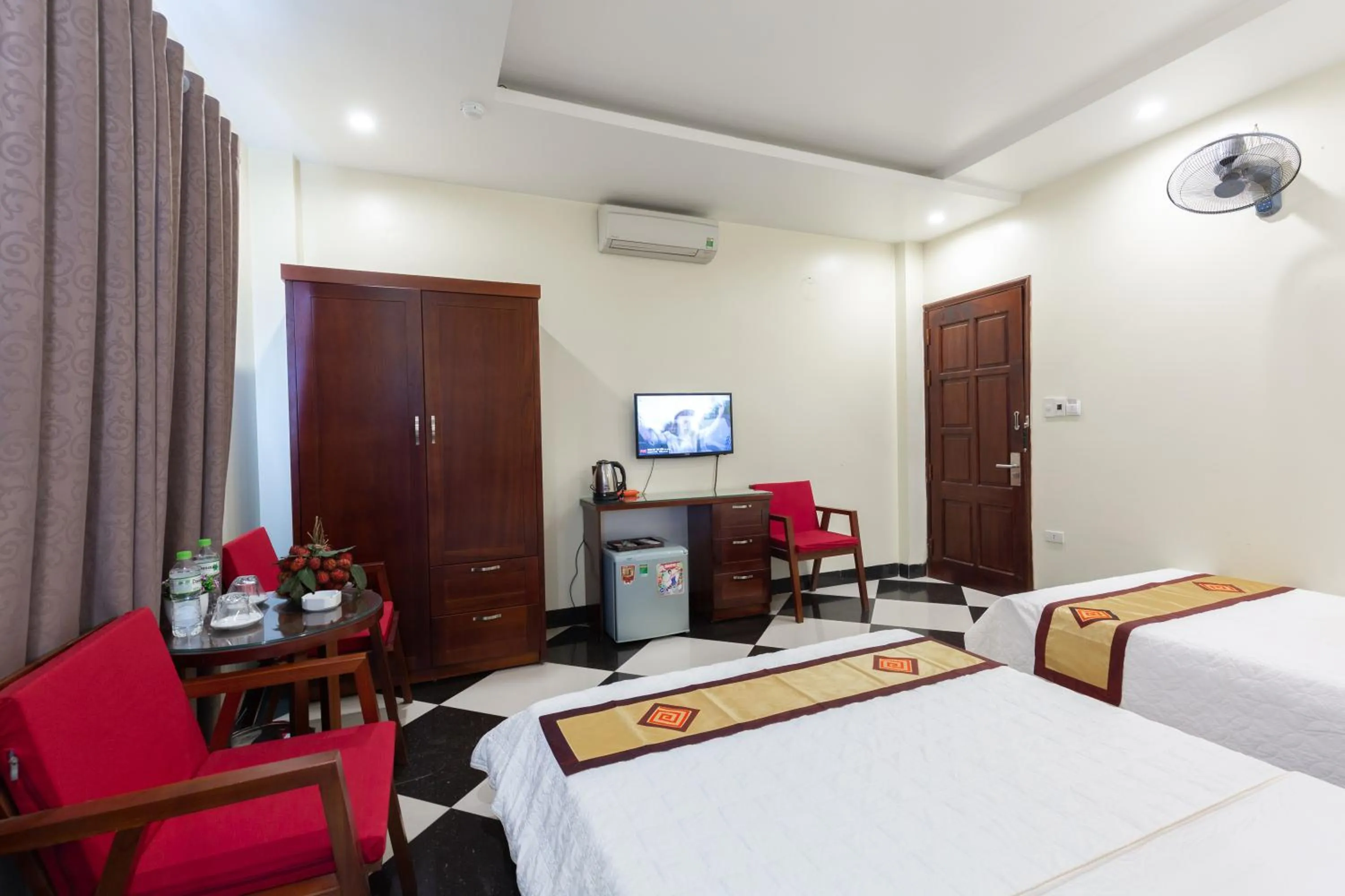 Bedroom, Bed in Titanic 2 Hotel