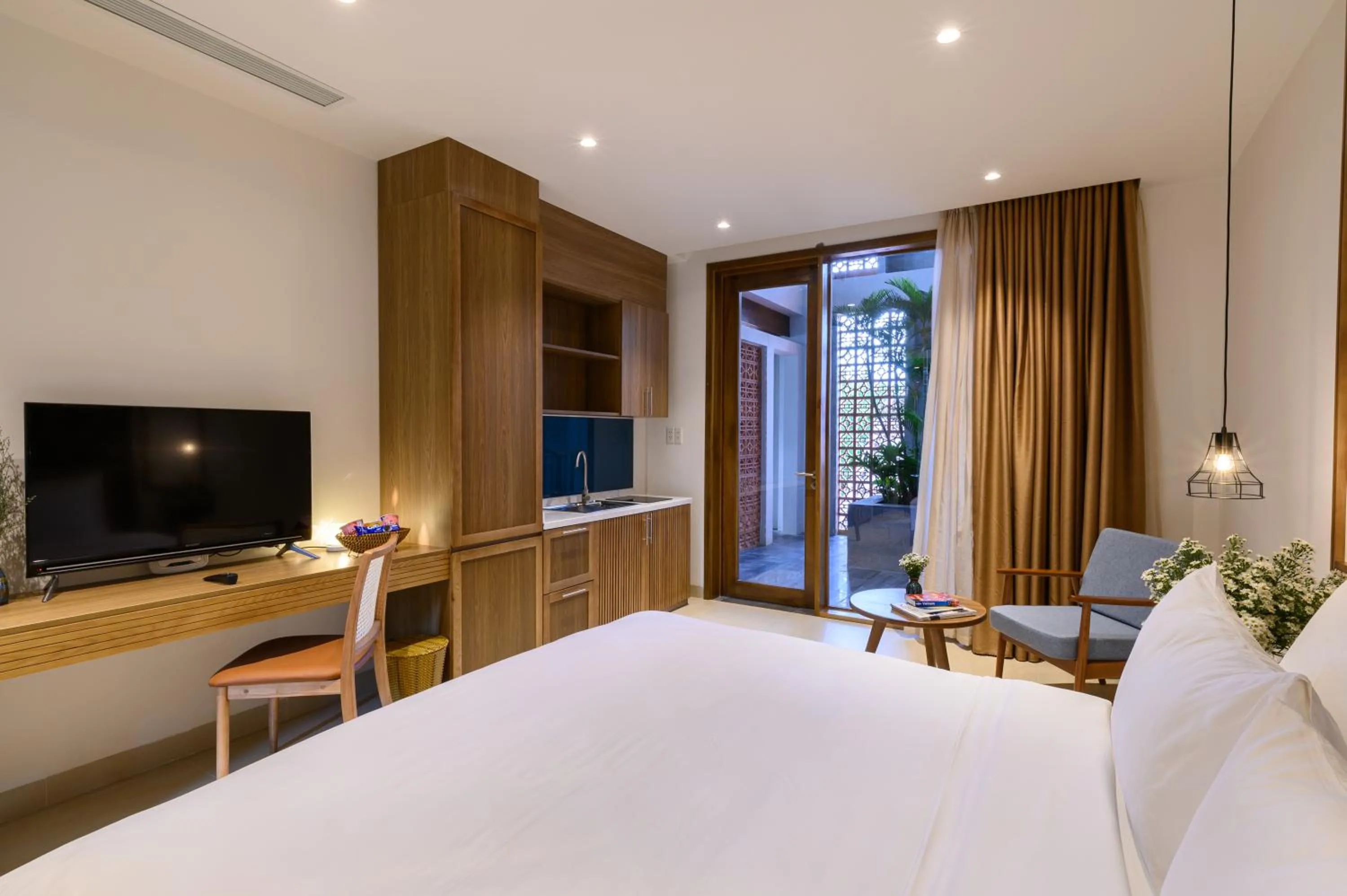 TV and multimedia, Bed in Daisy Boutique Hotel