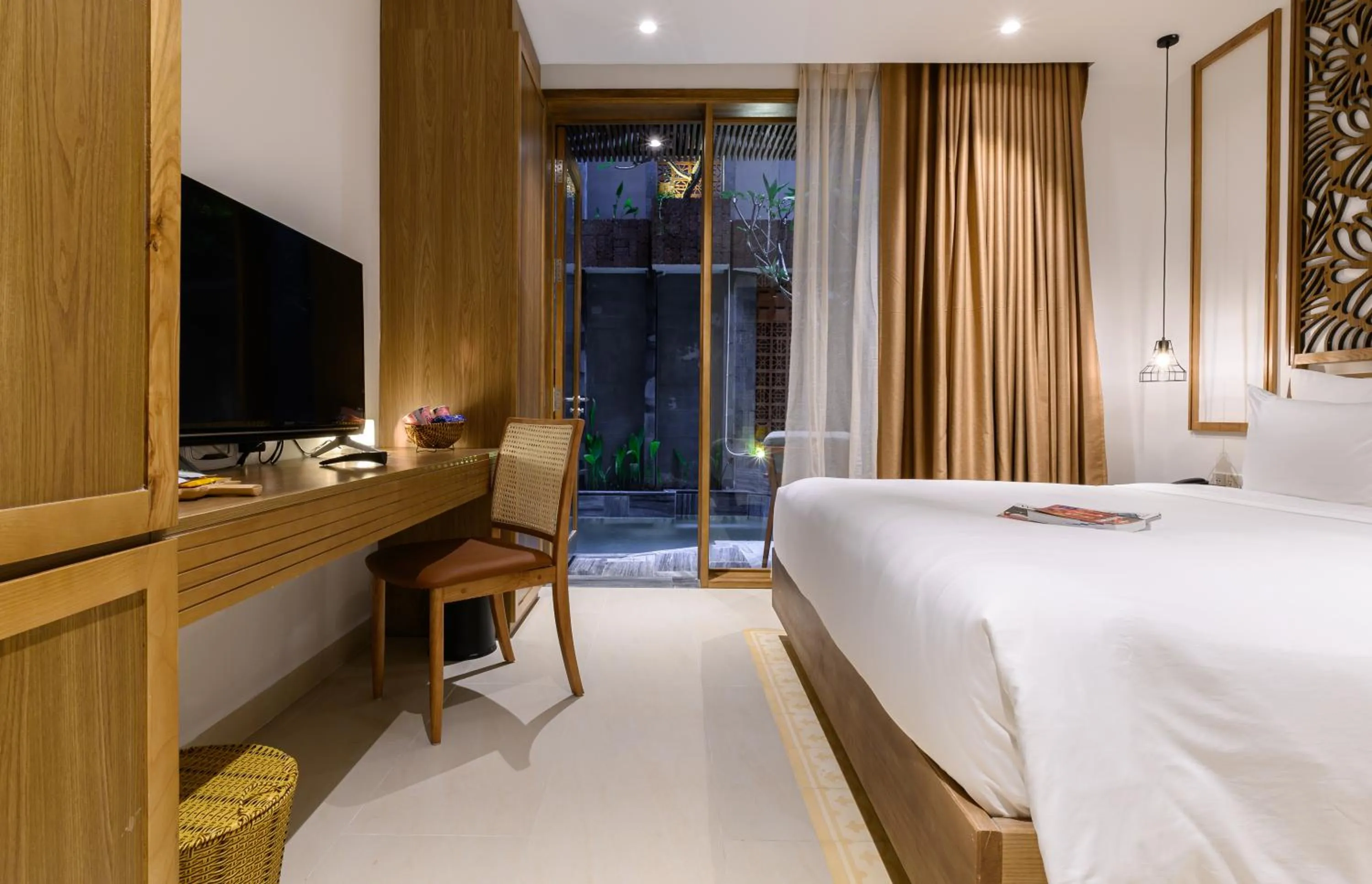 Photo of the whole room, Bed in Daisy Boutique Hotel