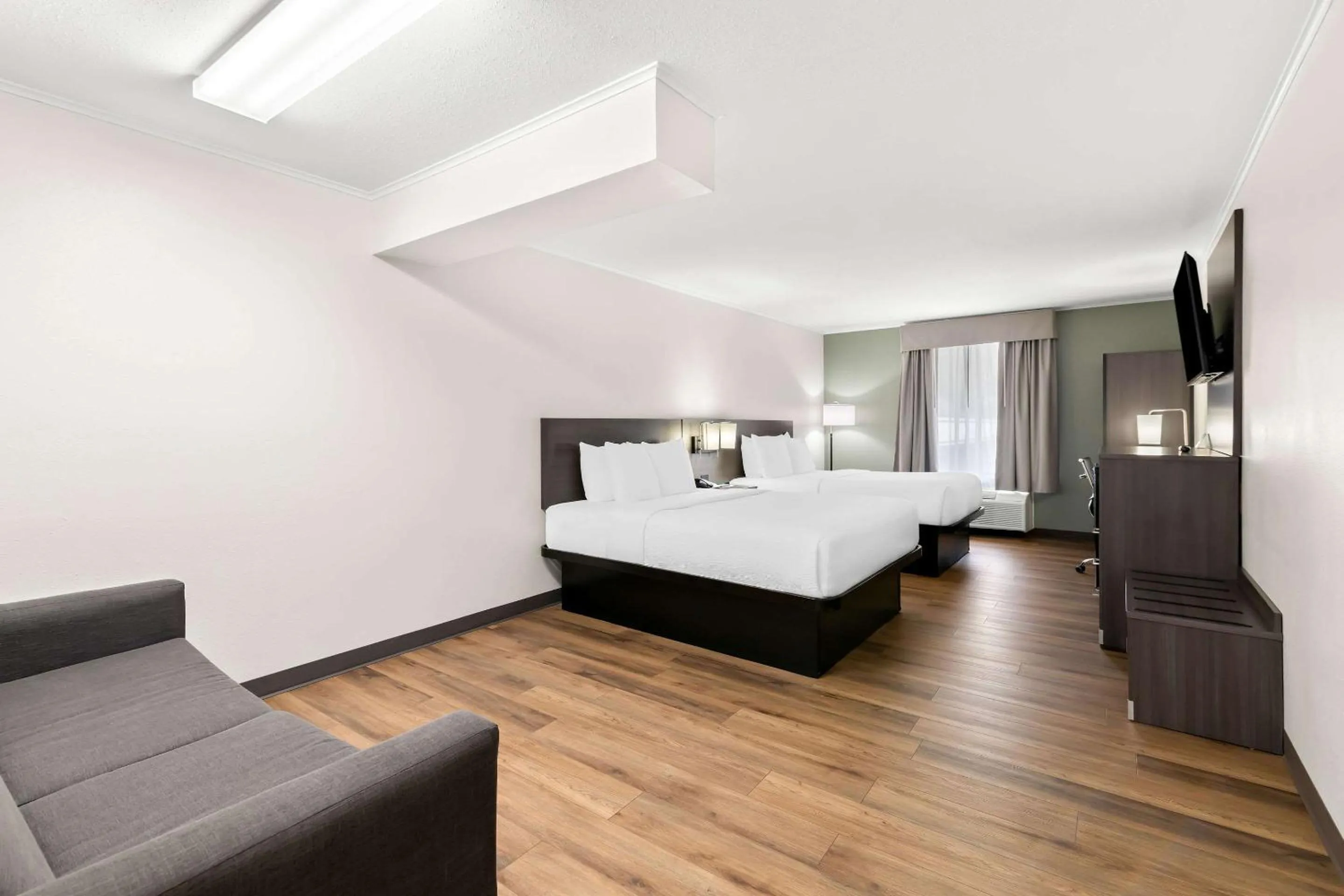 Bedroom, Bed in Quality Inn Merrimack - Nashua