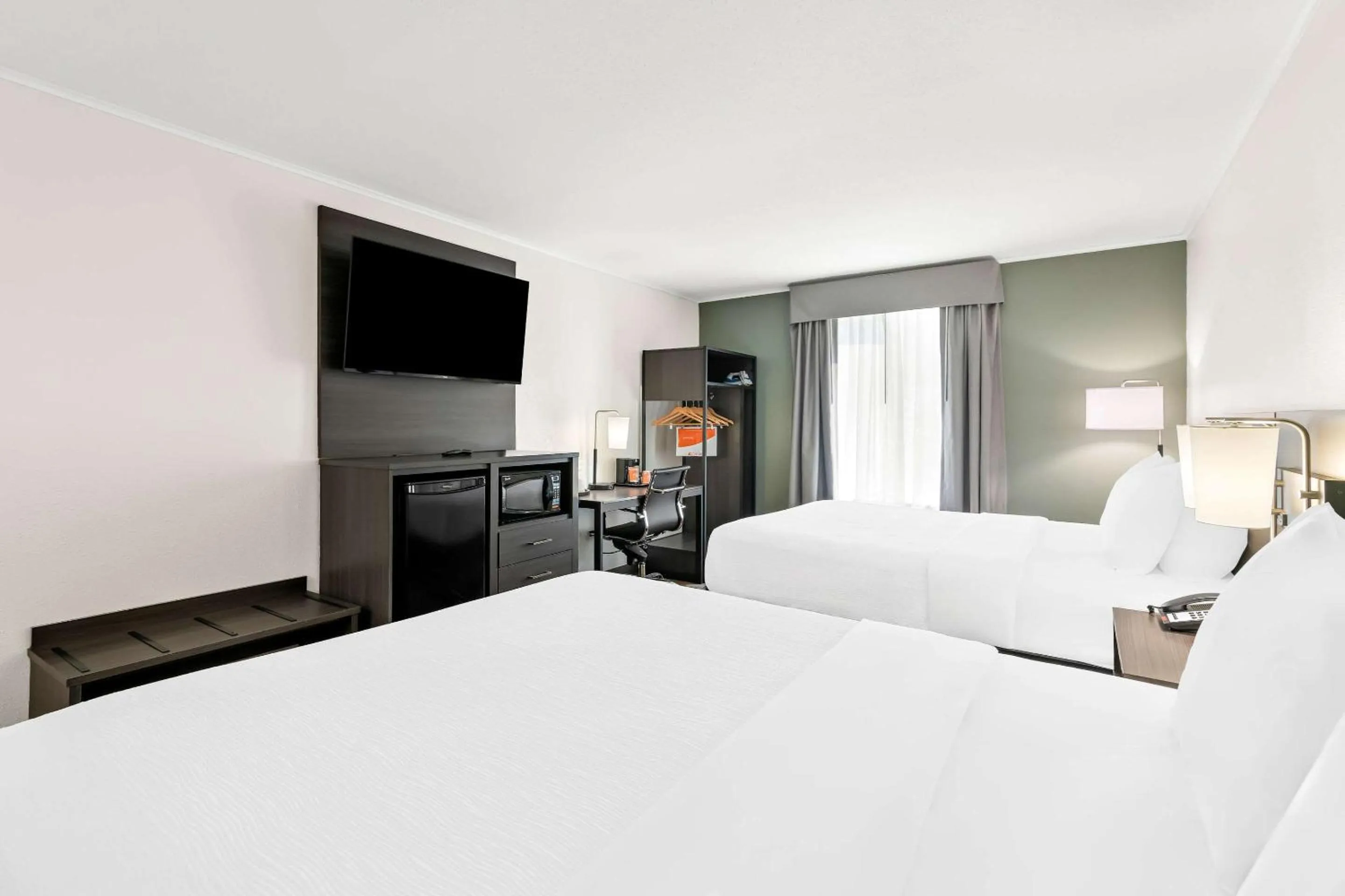 Bedroom, Bed in Quality Inn Merrimack - Nashua