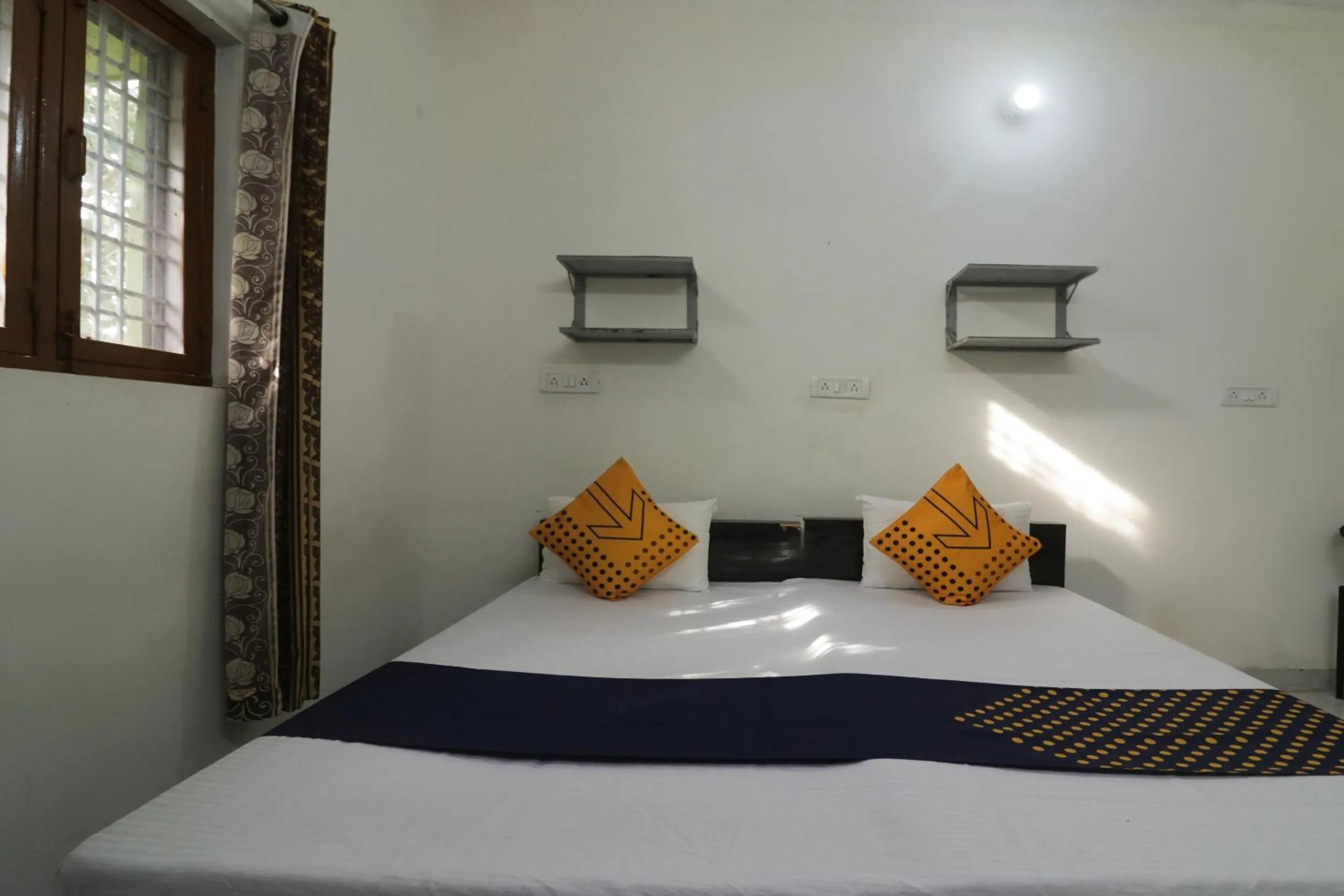 Bedroom in SPOT ON Sneha Home Stay