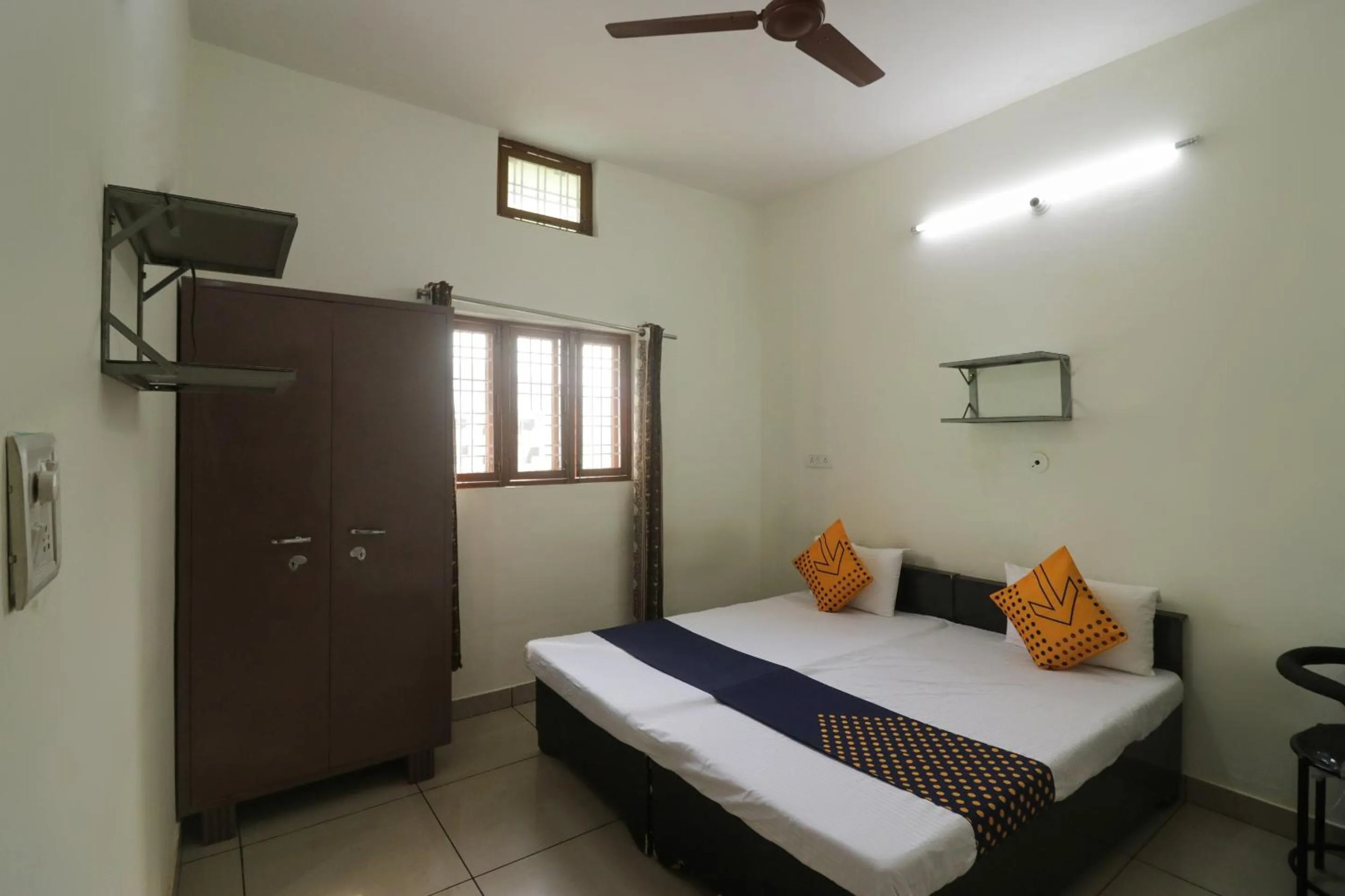 Bedroom in SPOT ON Sneha Home Stay