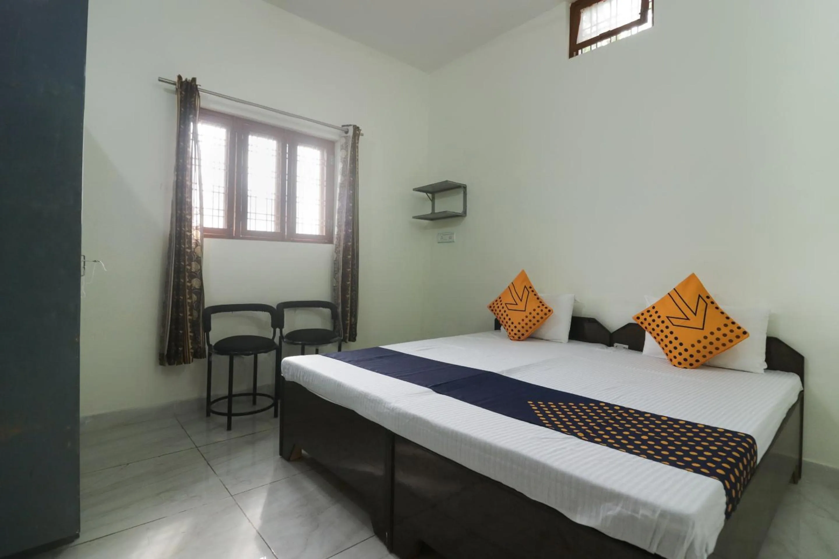 Bedroom in SPOT ON Sneha Home Stay