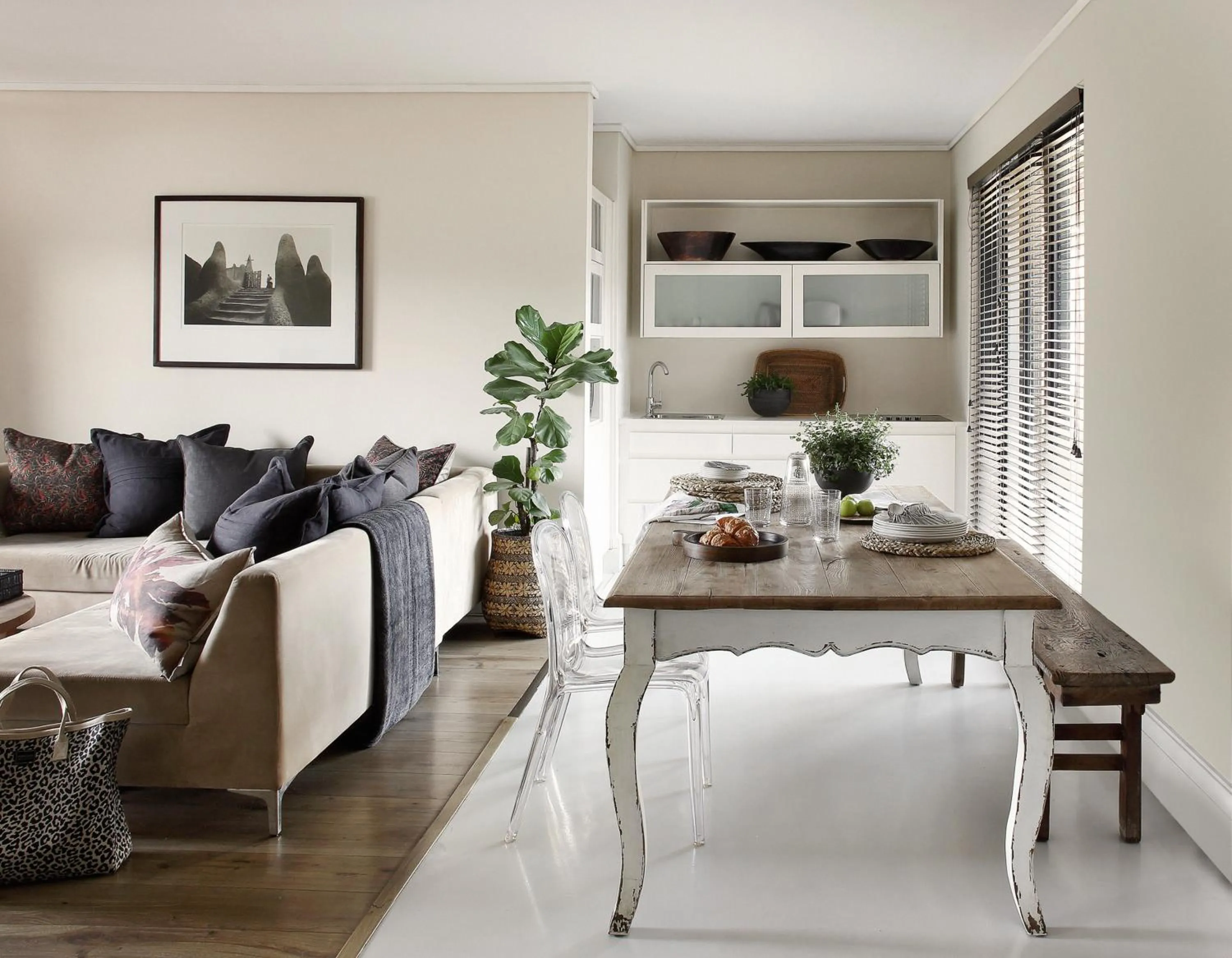 Kitchen or kitchenette in Asilia Suites Knysna Waterfront