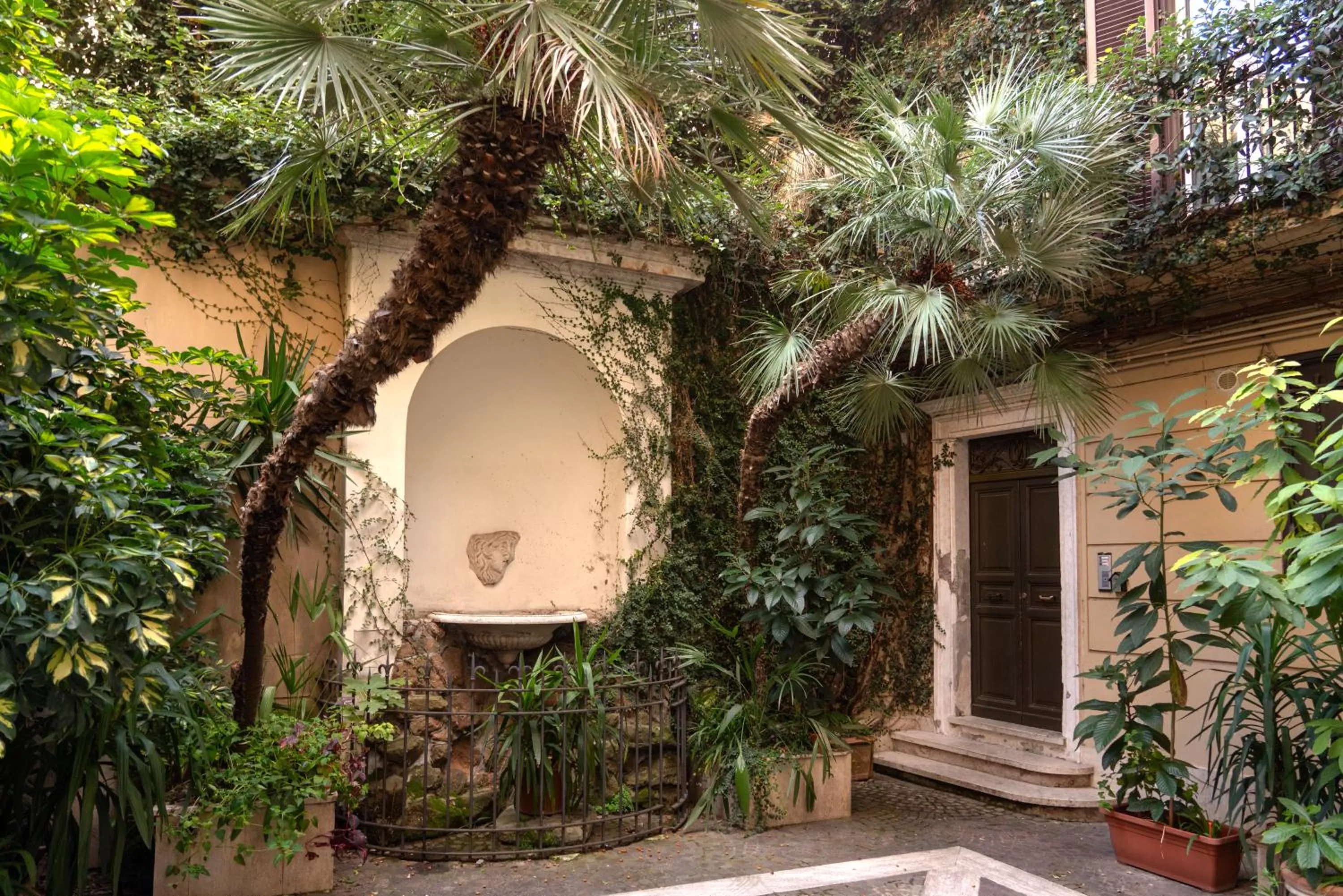 Inner courtyard view in Il Campo Marzio
