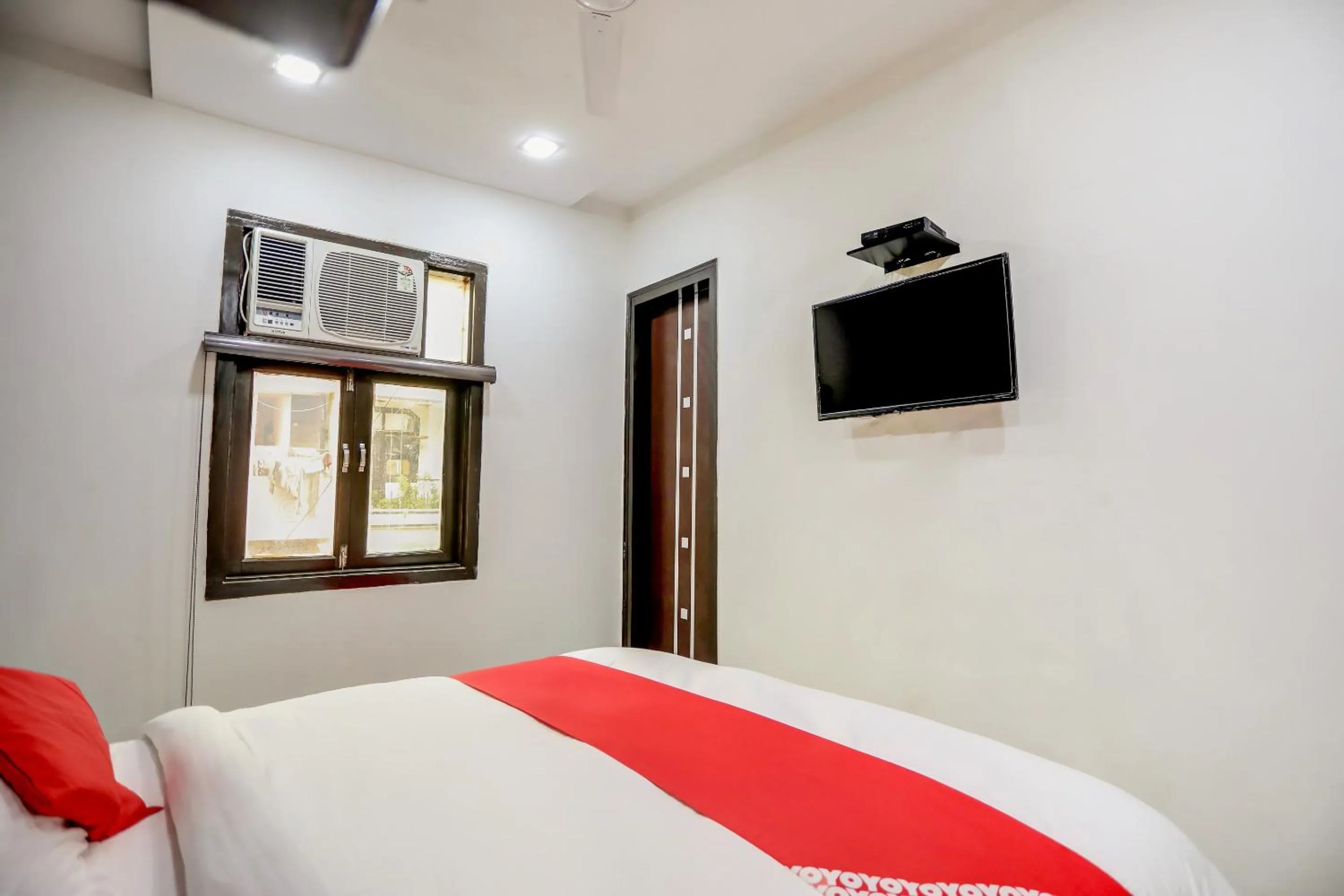 Bedroom, Bed in Hotel O Anshun Residency Near Mk Cinemas Rohini