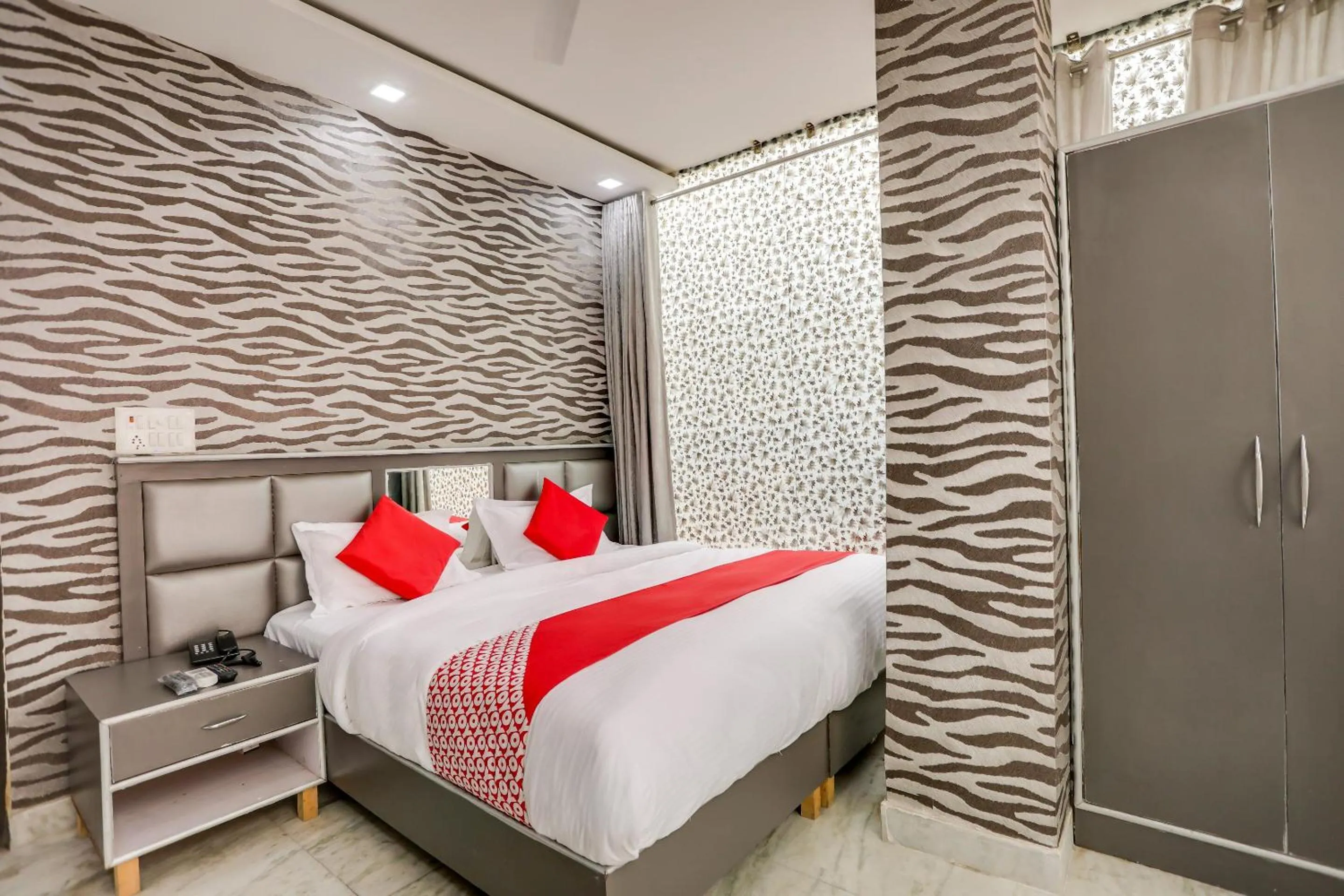 Bedroom, Bed in Hotel O Anshun Residency Near Mk Cinemas Rohini