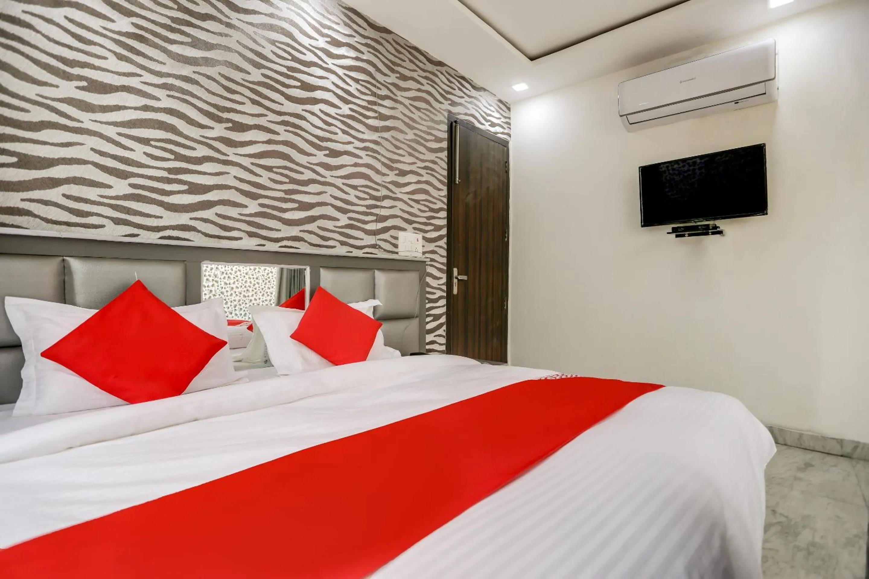 Bedroom, Bed in Hotel O Anshun Residency Near Mk Cinemas Rohini