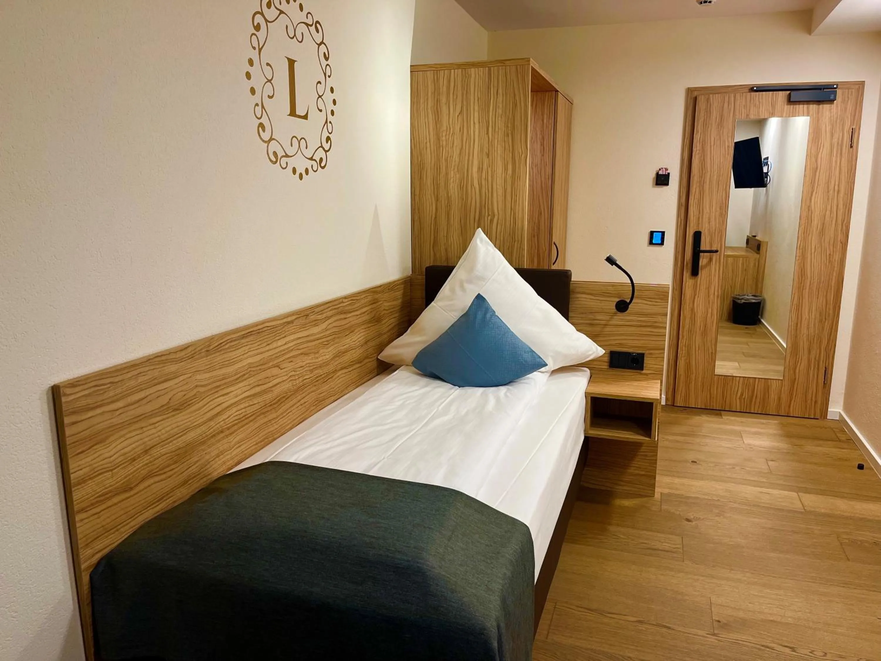 Photo of the whole room, Bed in Landgasthof zur Burg Grenzau