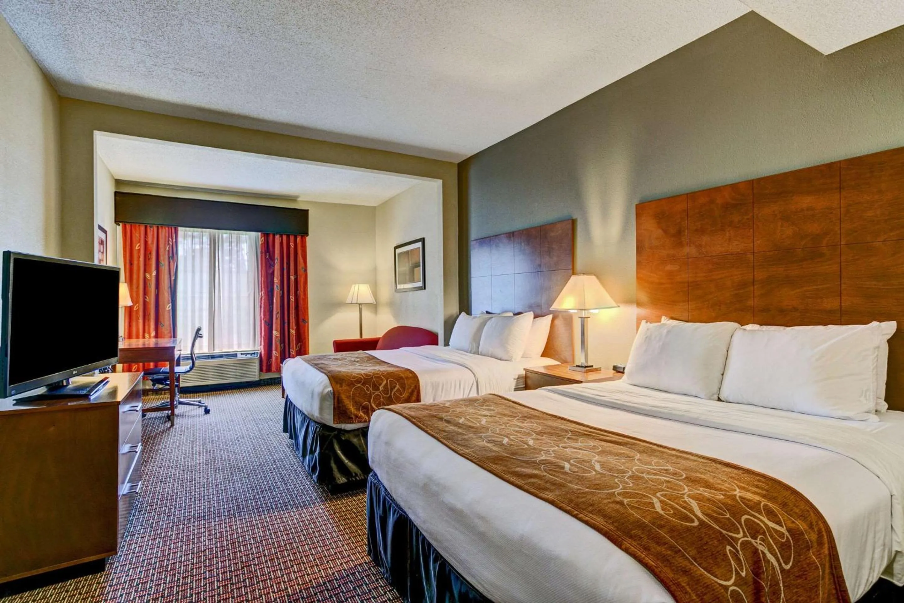 Bedroom in Comfort Suites Raleigh Durham Airport/Rtp