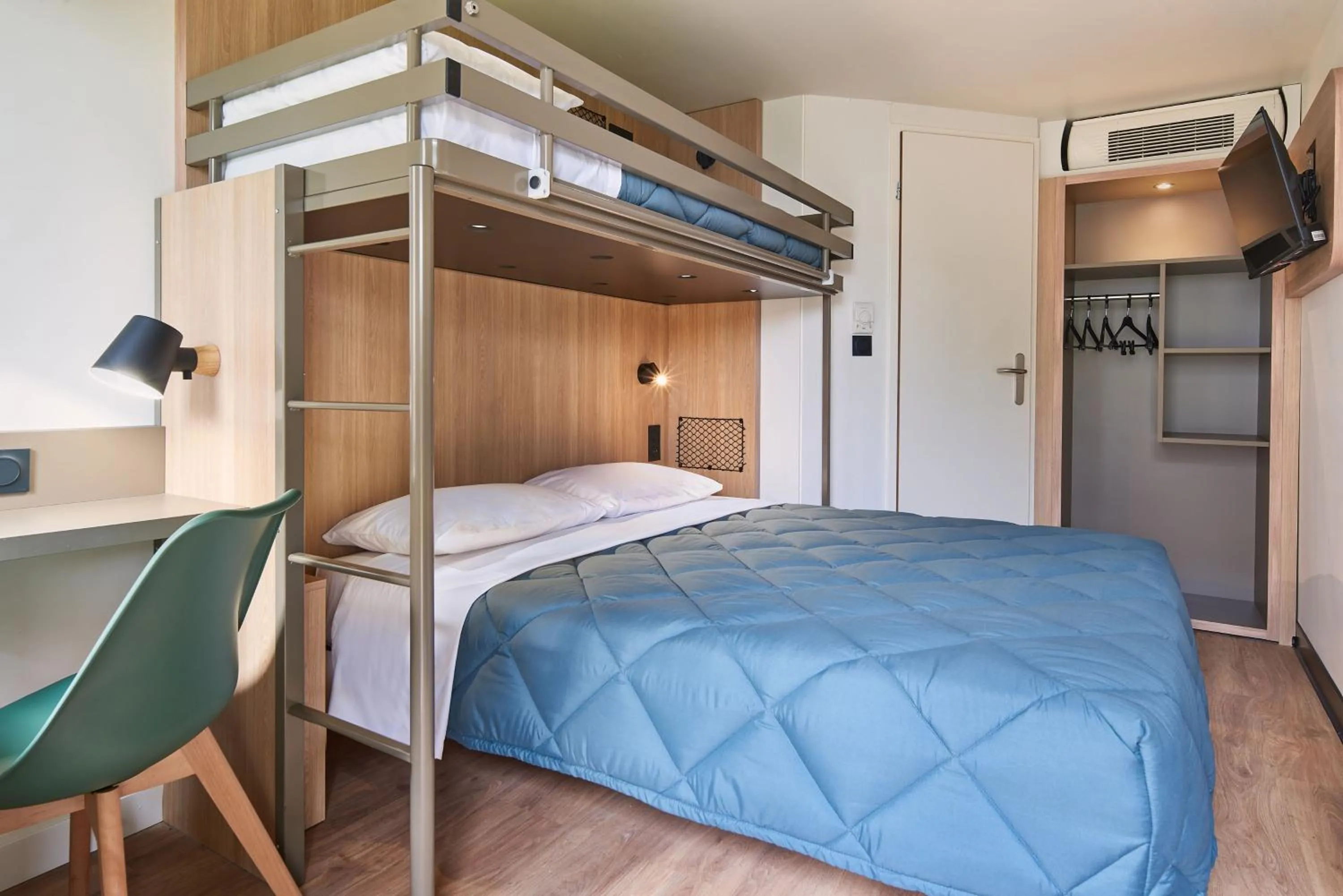 Property building, Bed in Première Classe Mâcon Sud