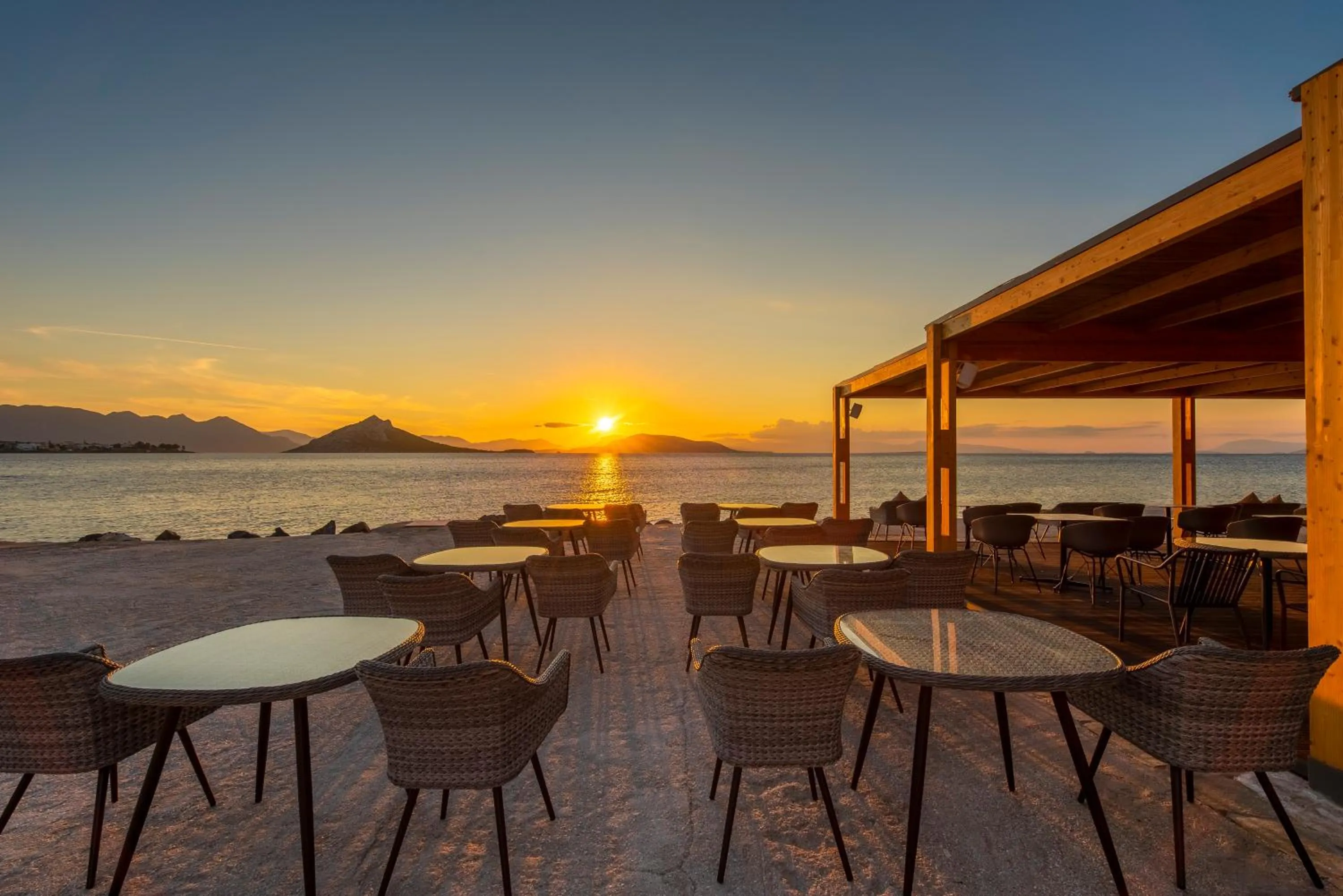 Lounge or bar in LaLiBay Resort & Spa - Adults Only