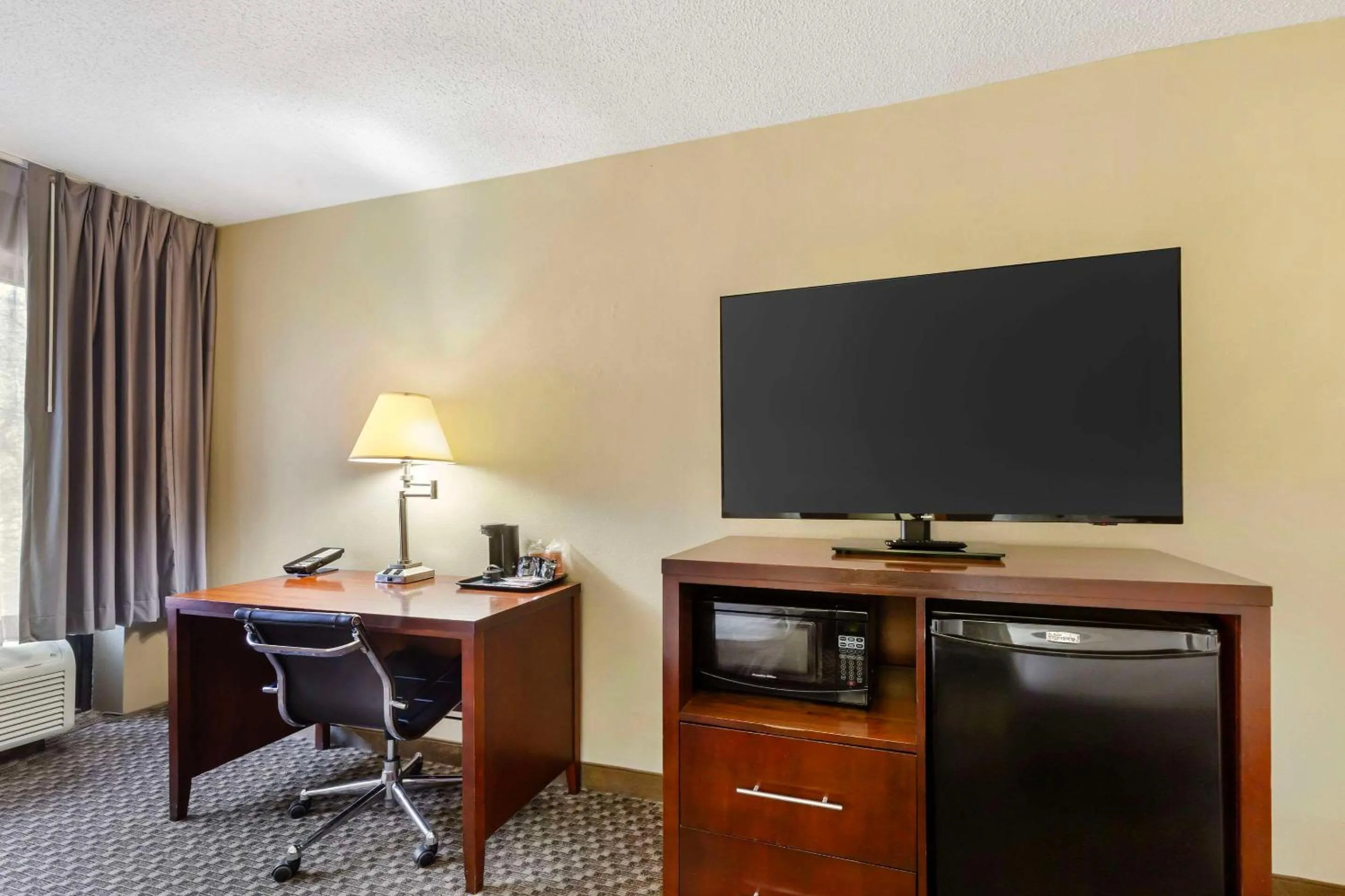 Bedroom in Clarion Pointe Durham Research Triangle Park