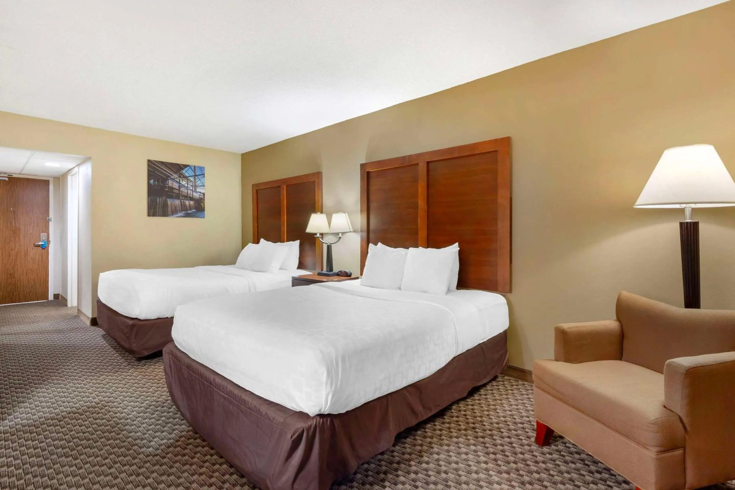 Bedroom, Bed in Clarion Pointe Durham Research Triangle Park