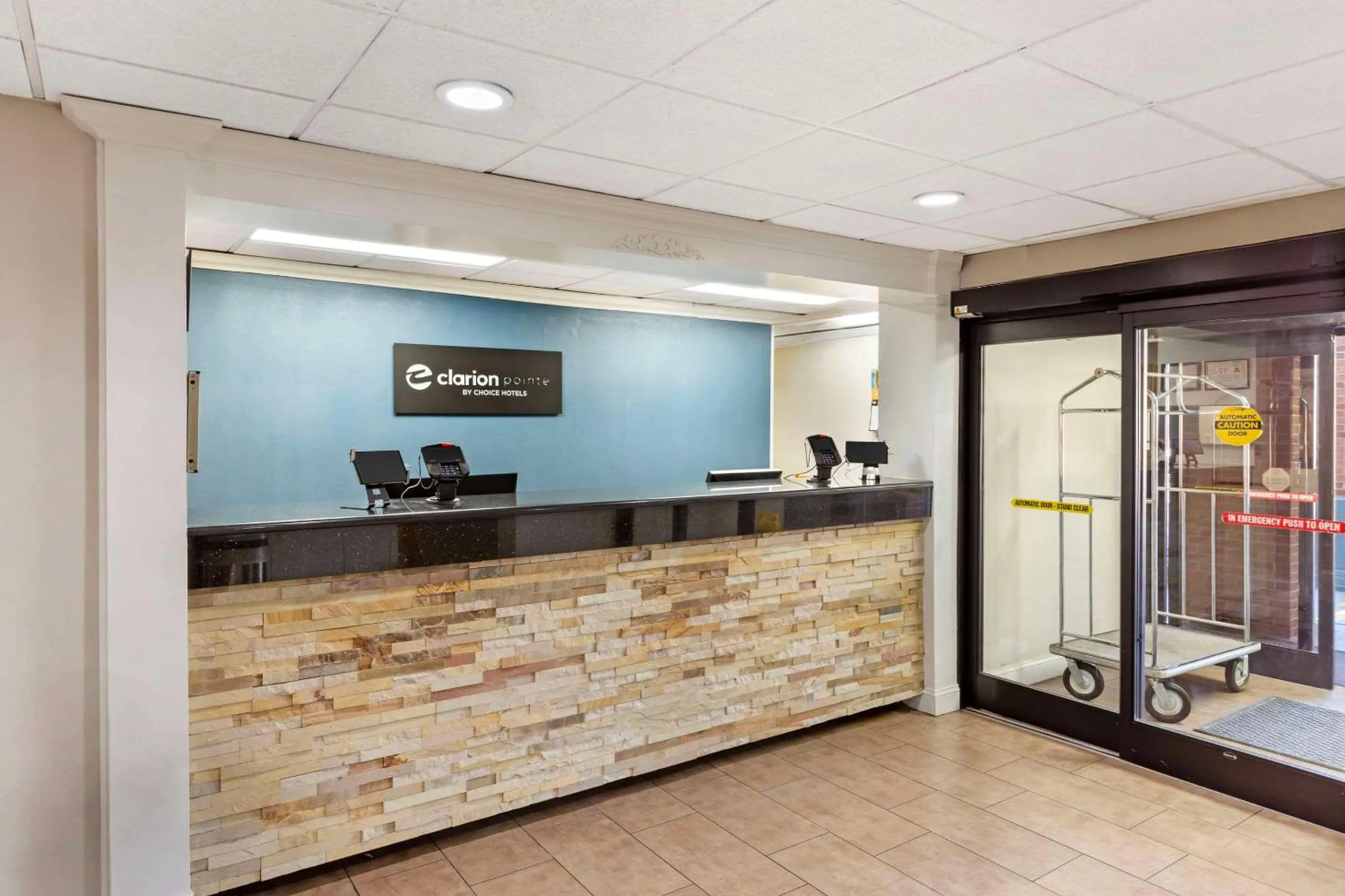 Lobby or reception in Clarion Pointe Durham Research Triangle Park