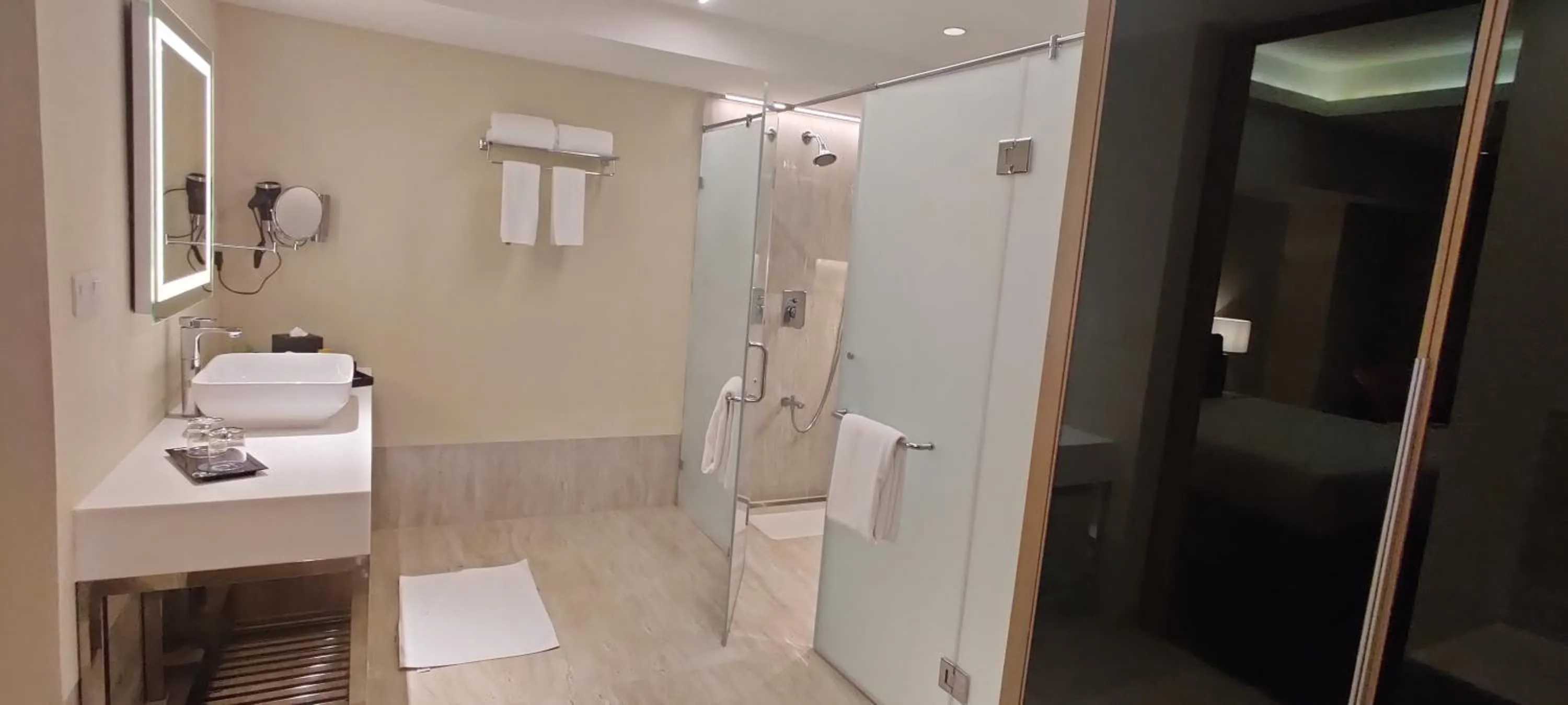 Bathroom in O by Tamara, Trivandrum