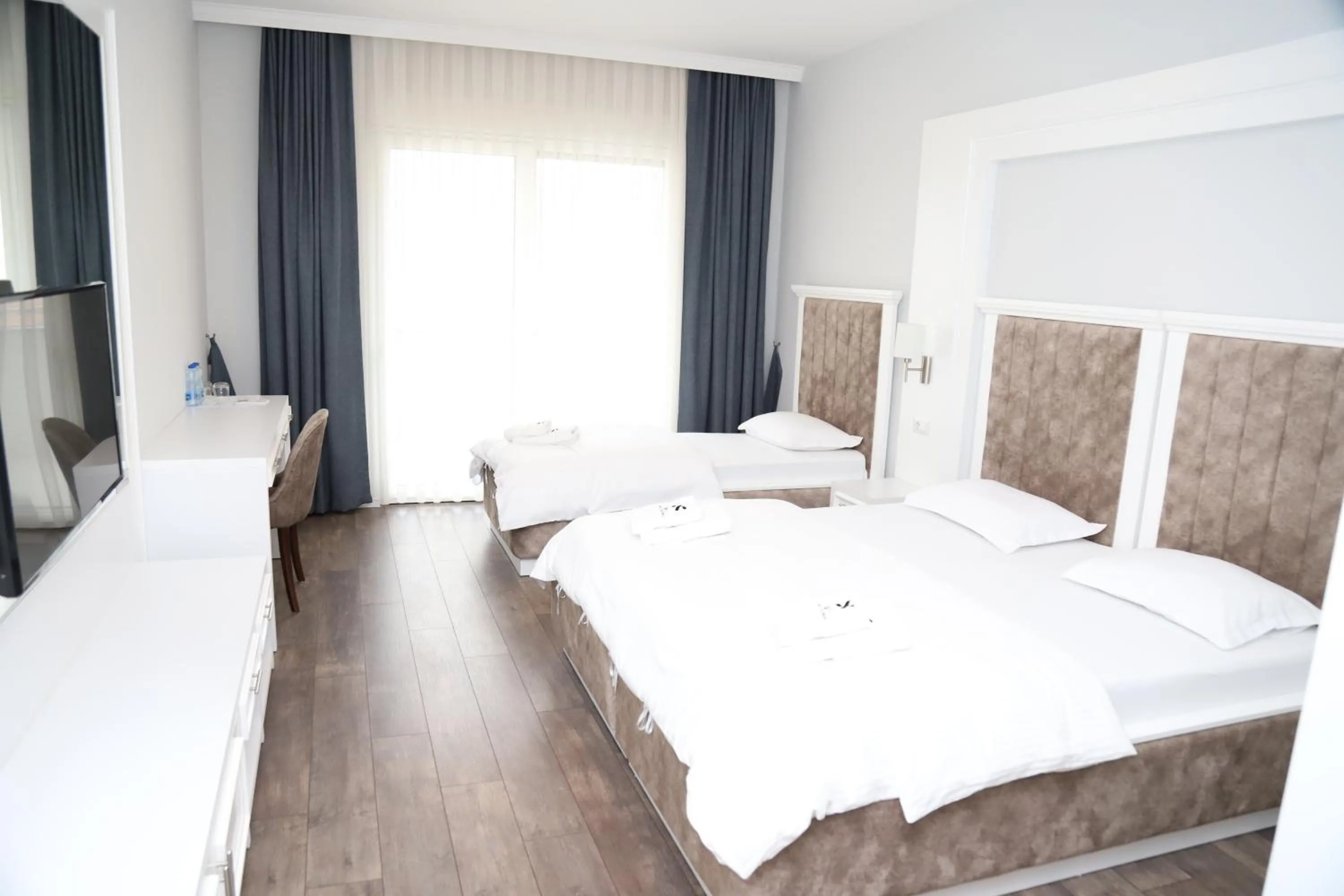 Photo of the whole room, Bed in Sky Hotel