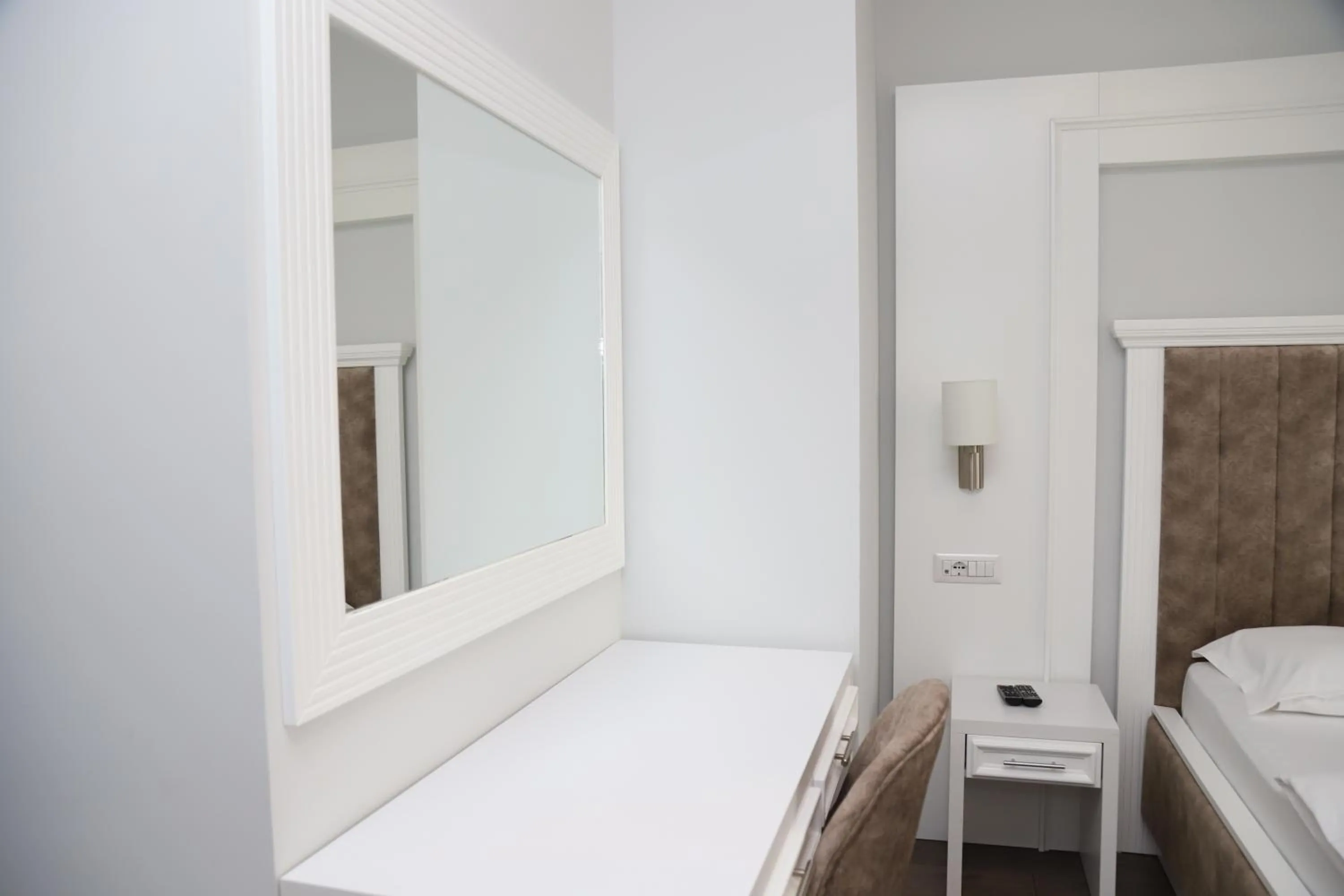 Photo of the whole room, Bed in Sky Hotel