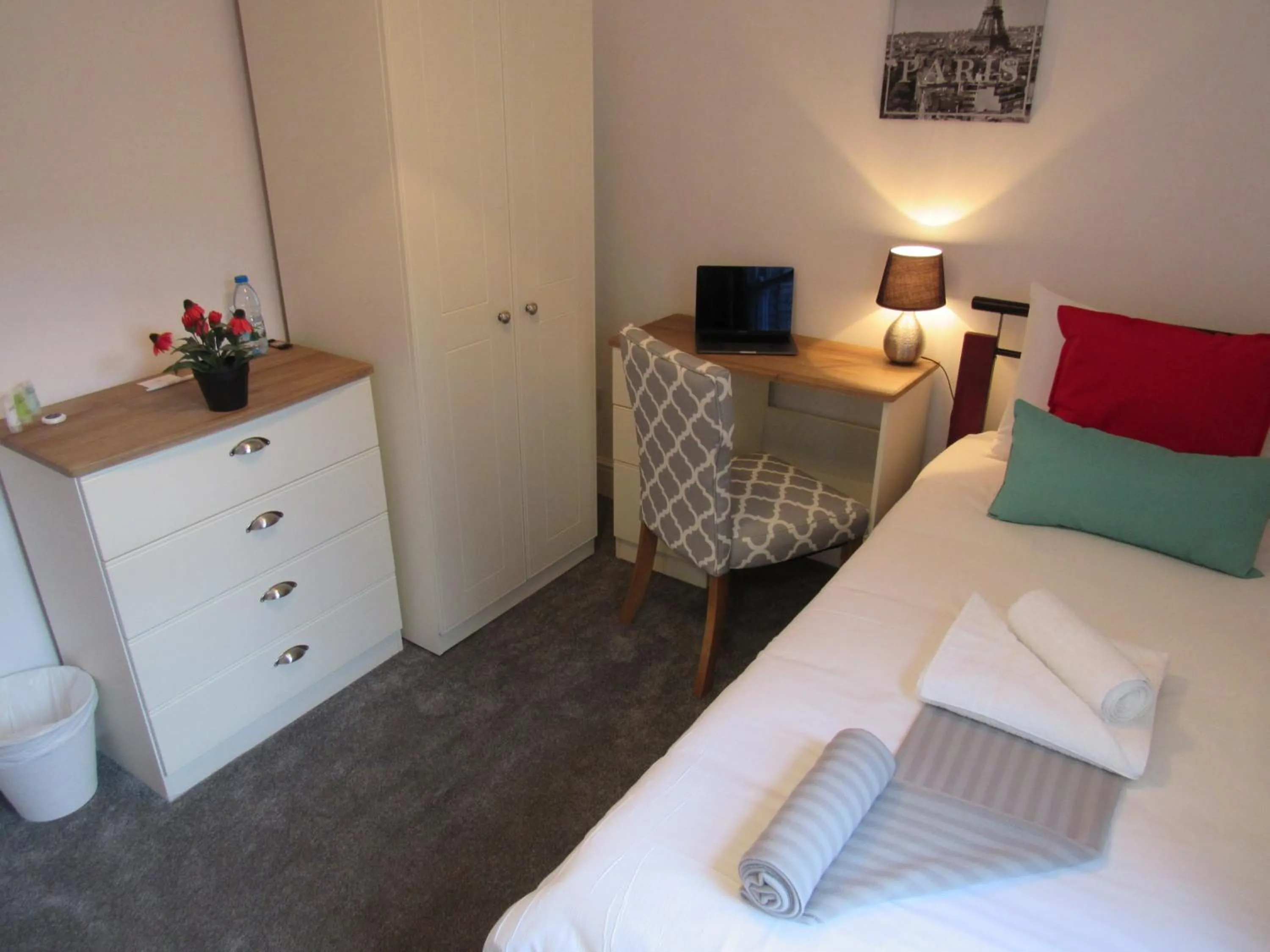 Bed in The Tas Suites - Tas Accommodations