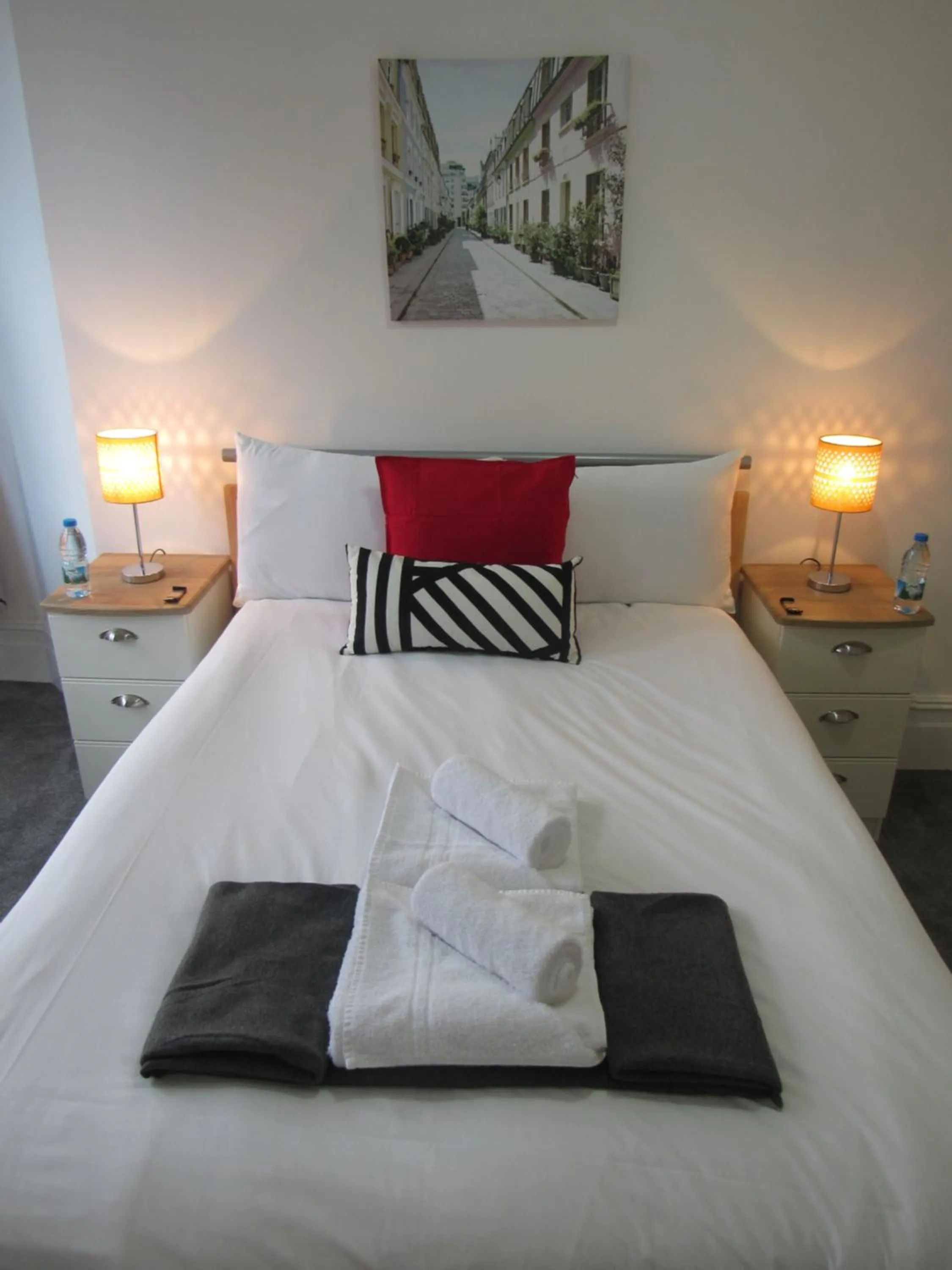 Bed in The Tas Suites - Tas Accommodations