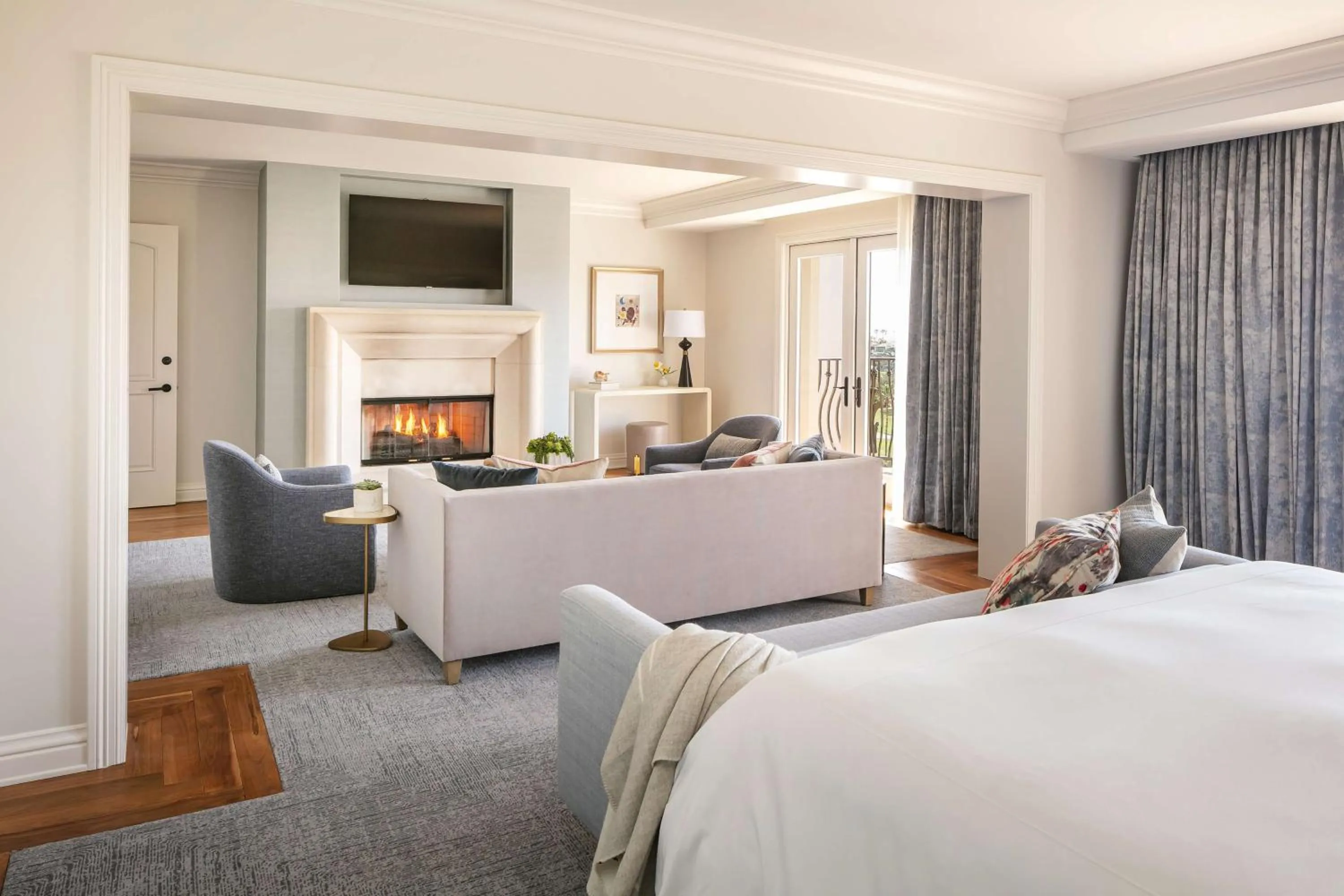 Living room, Bed in Waldorf Astoria Monarch Beach Resort & Club