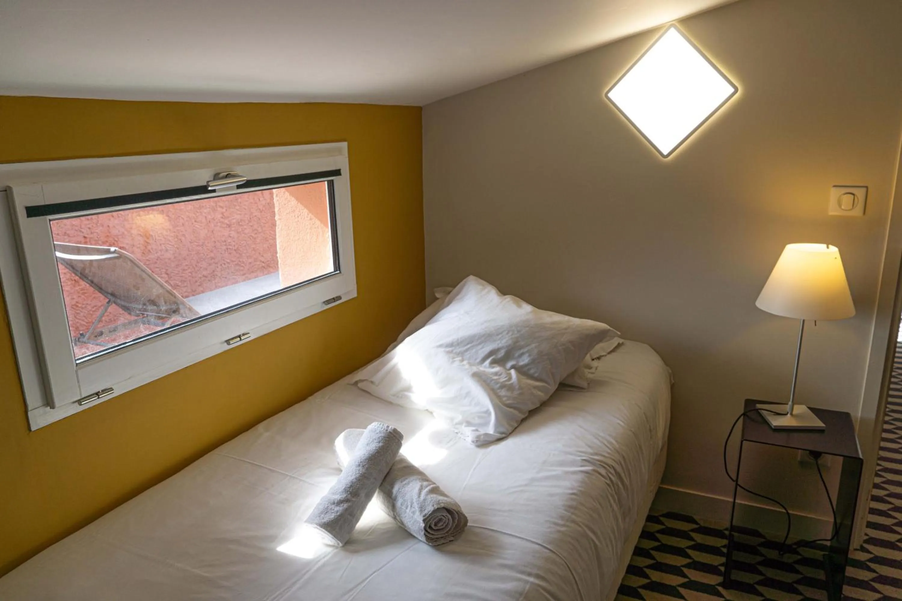 Bedroom, Bed in La Maison des Ocres - Provence