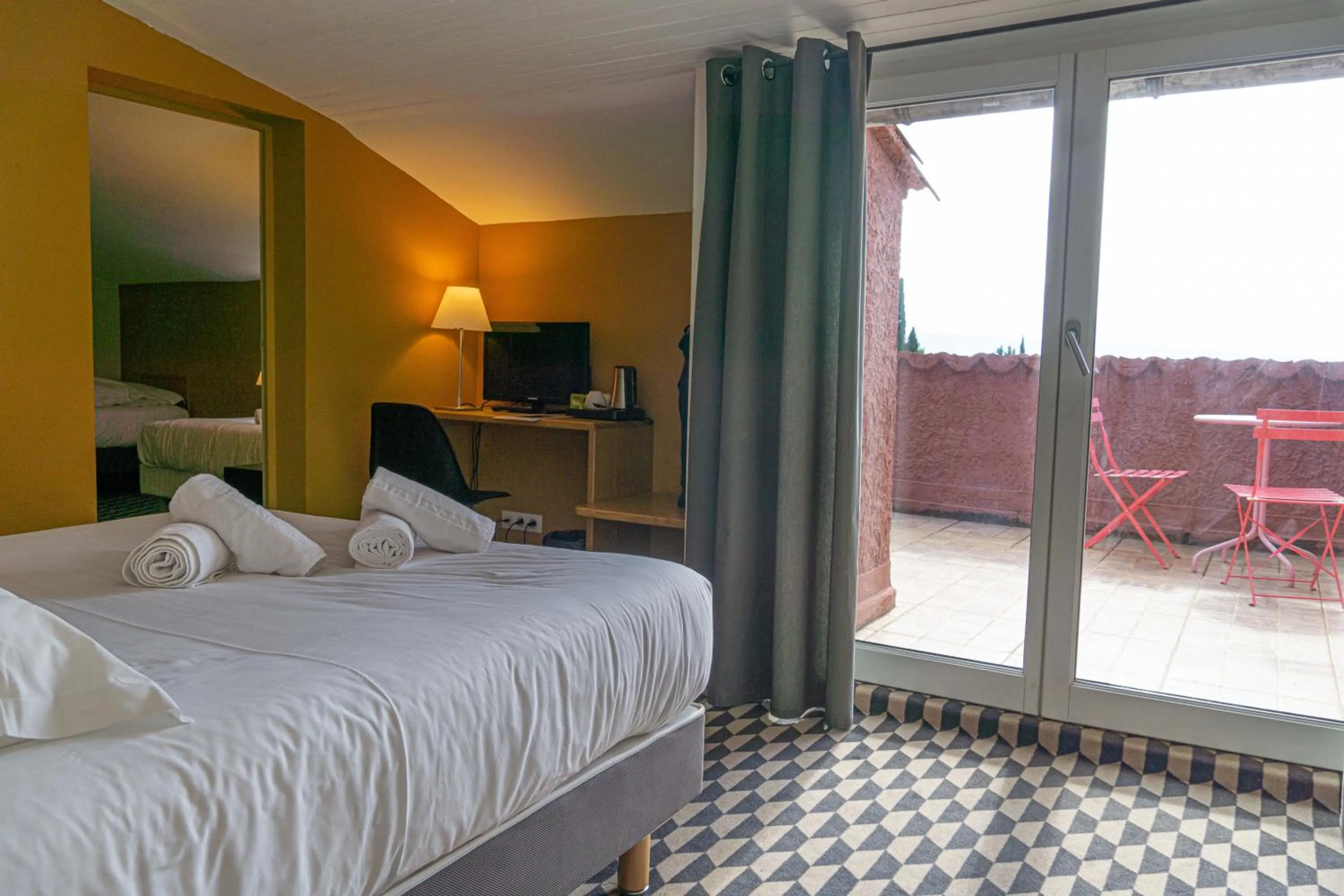 Bedroom, Bed in La Maison des Ocres - Provence