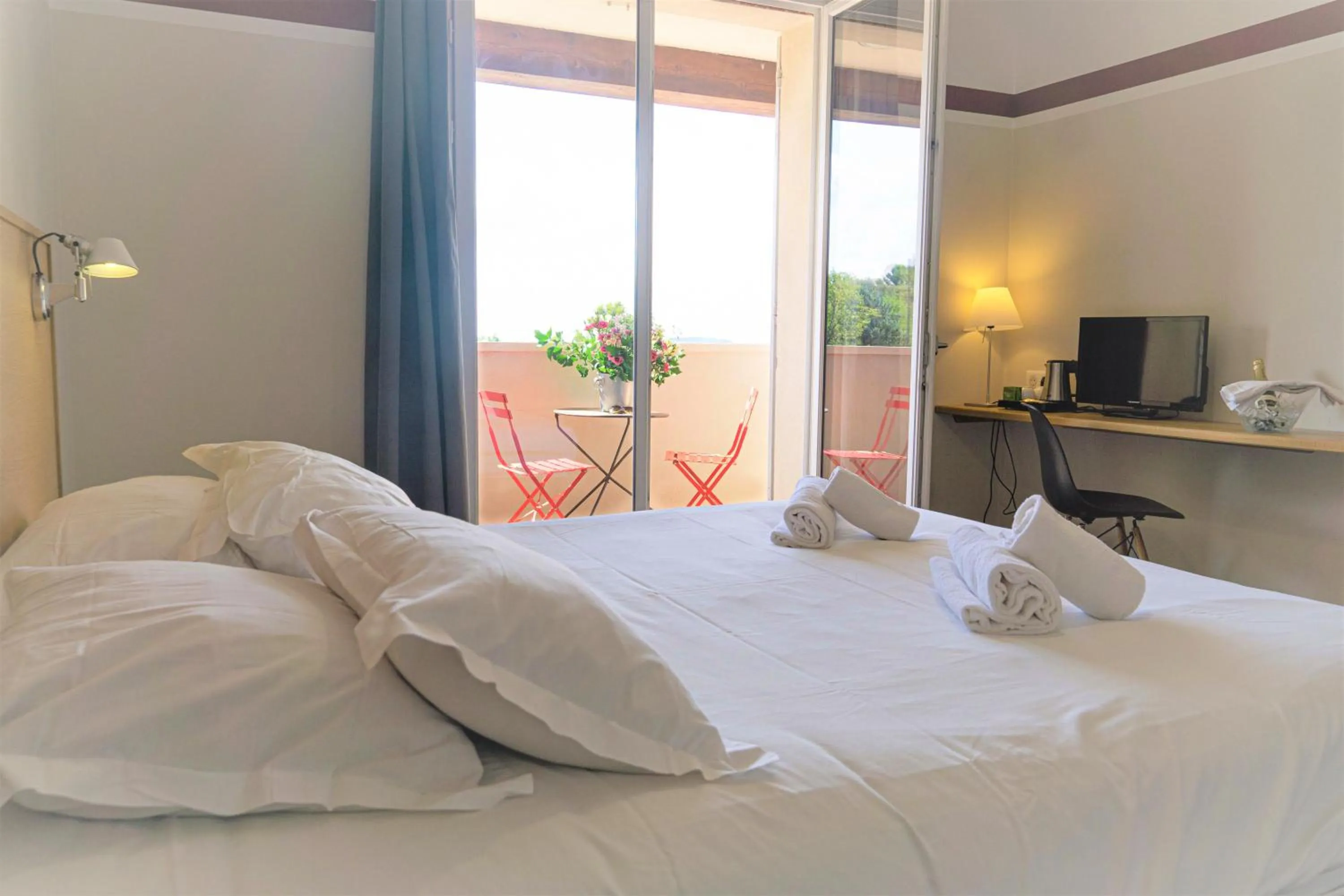 Photo of the whole room, Bed in La Maison des Ocres - Provence