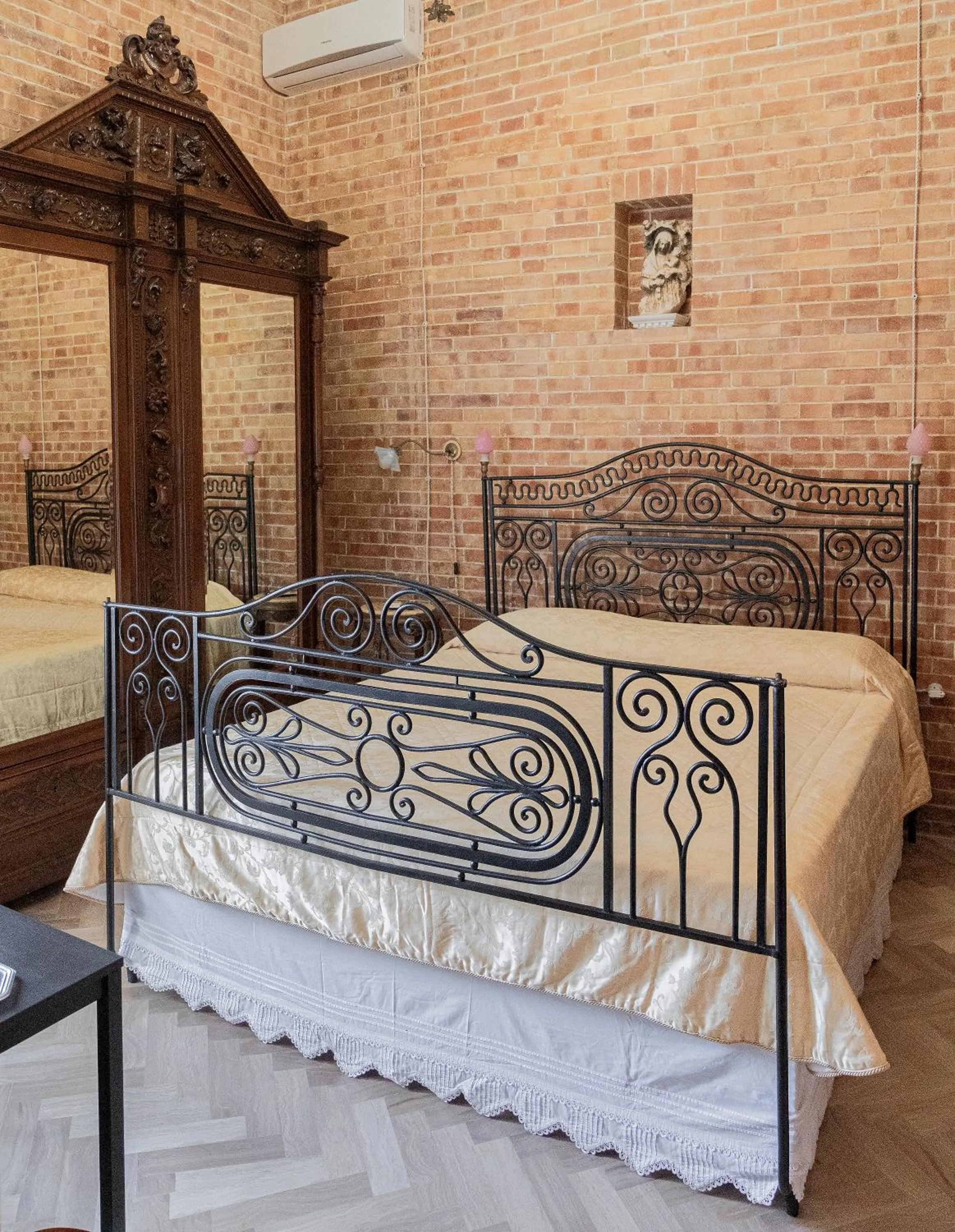 Photo of the whole room in B & B Torre Saracena