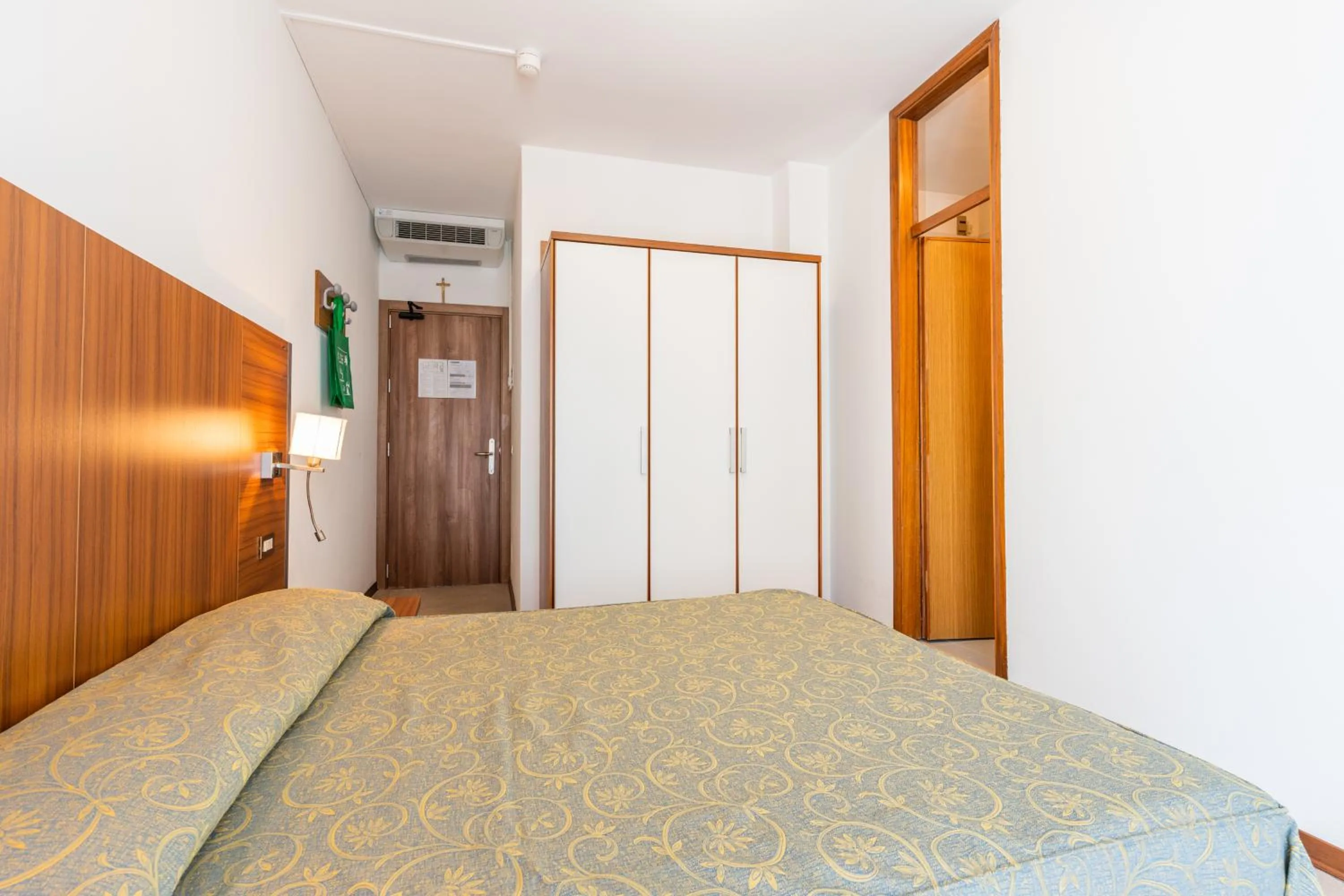 Bed in Hotel Touring