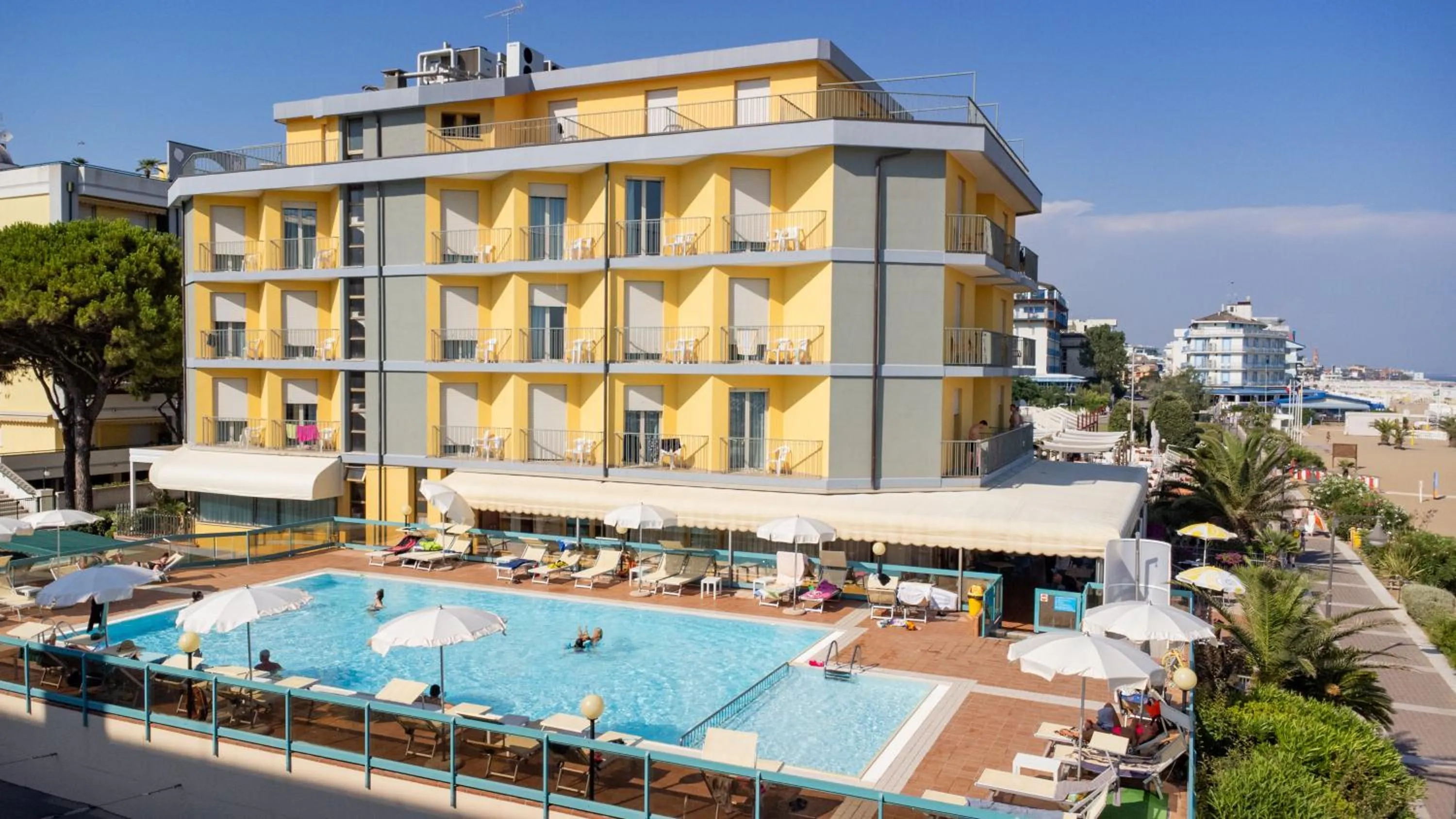 Swimming pool in Hotel Touring