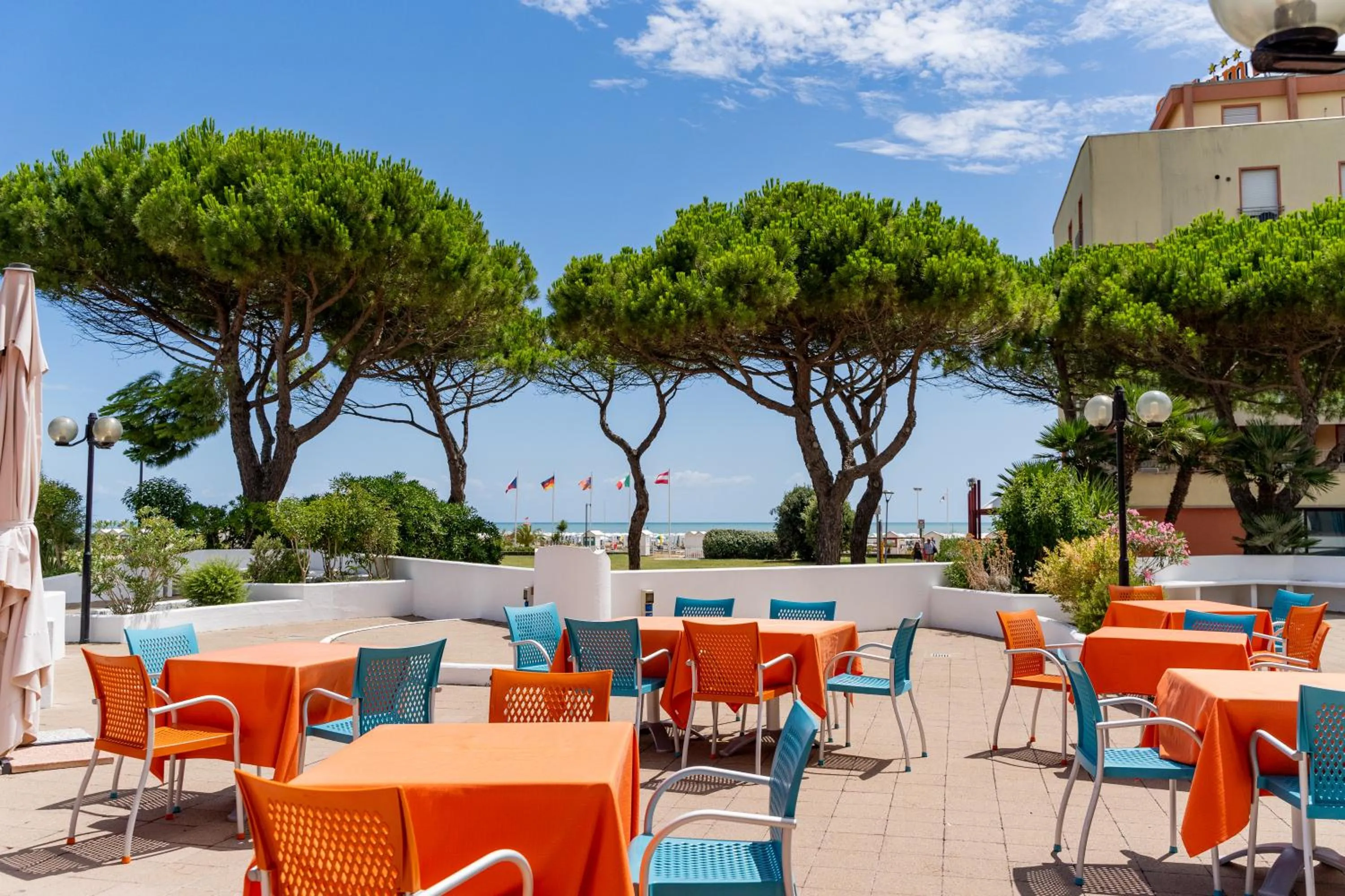 Restaurant/places to eat in Hotel Touring