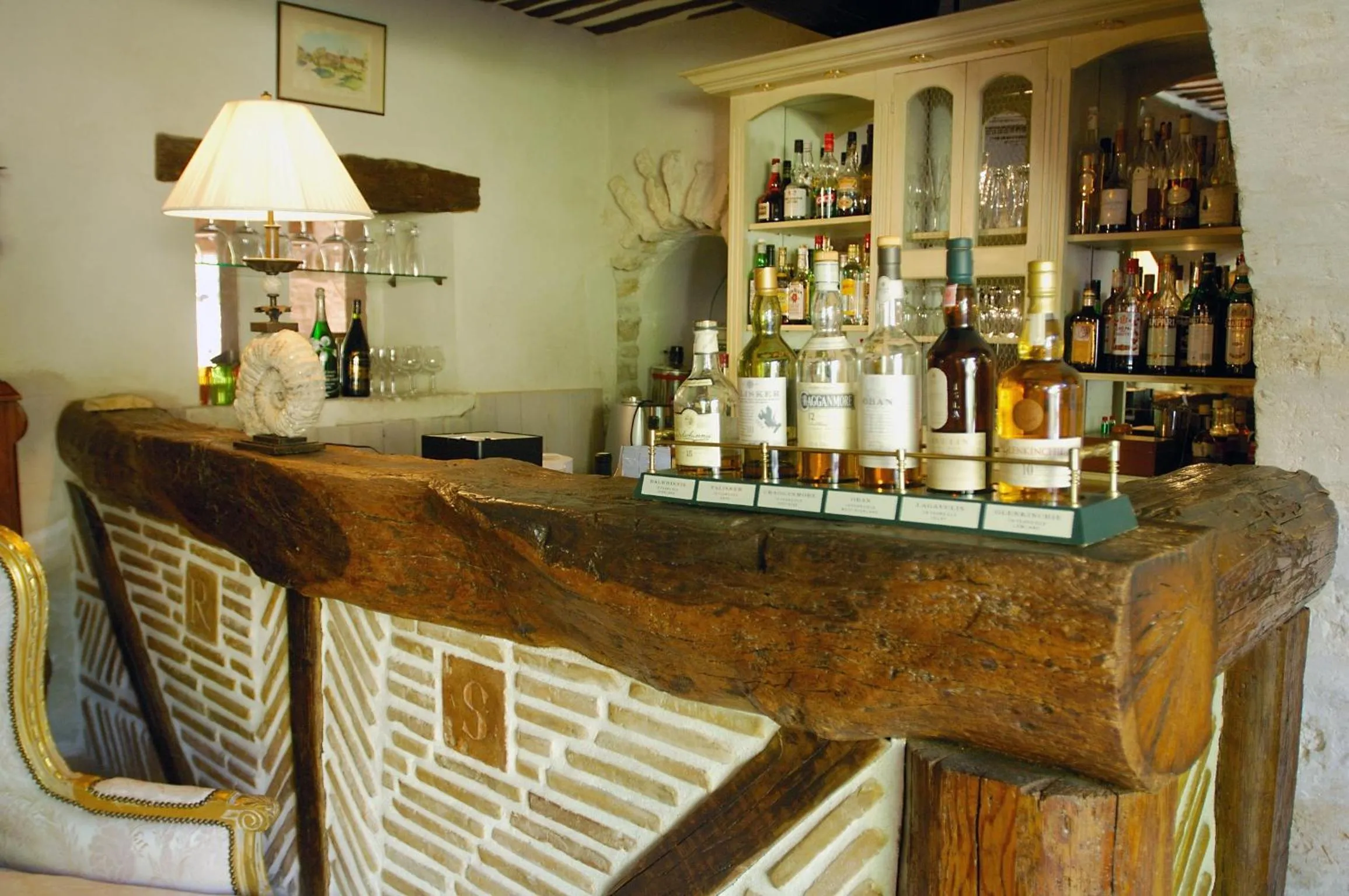 Lounge or bar in Hostellerie Le Roy Soleil