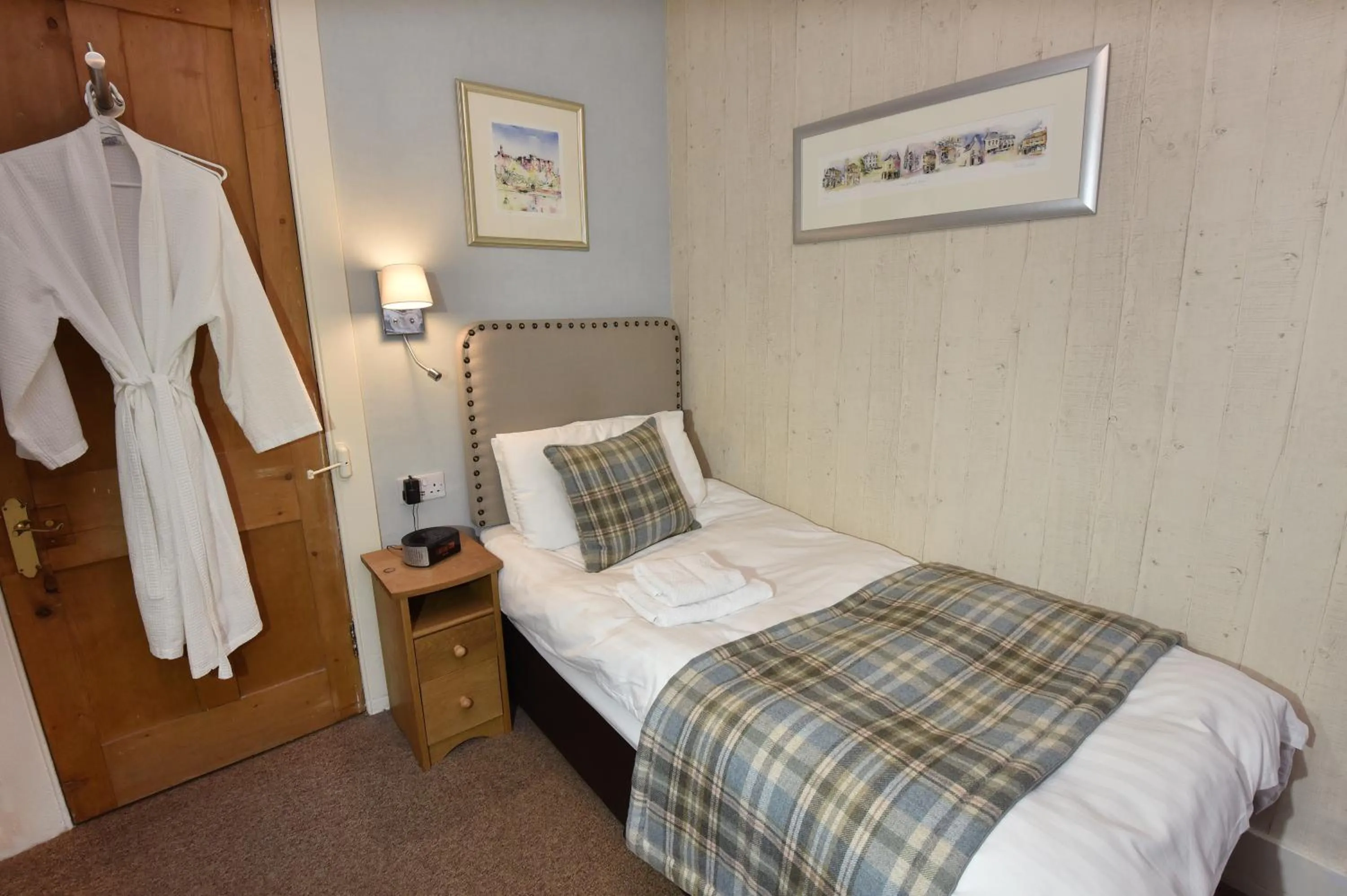 Photo of the whole room in Acer Glen B&B