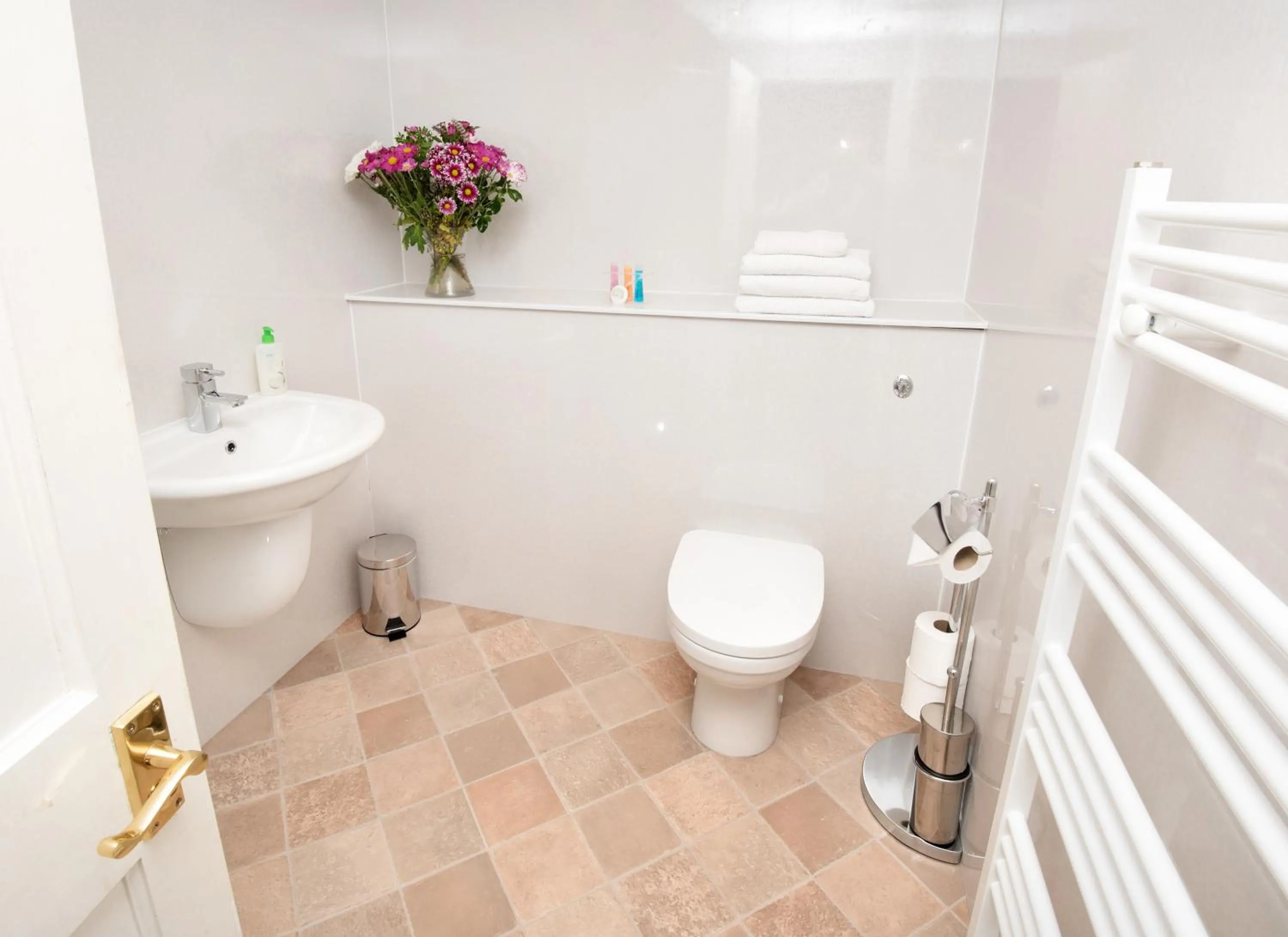 Bathroom in Acer Glen B&B