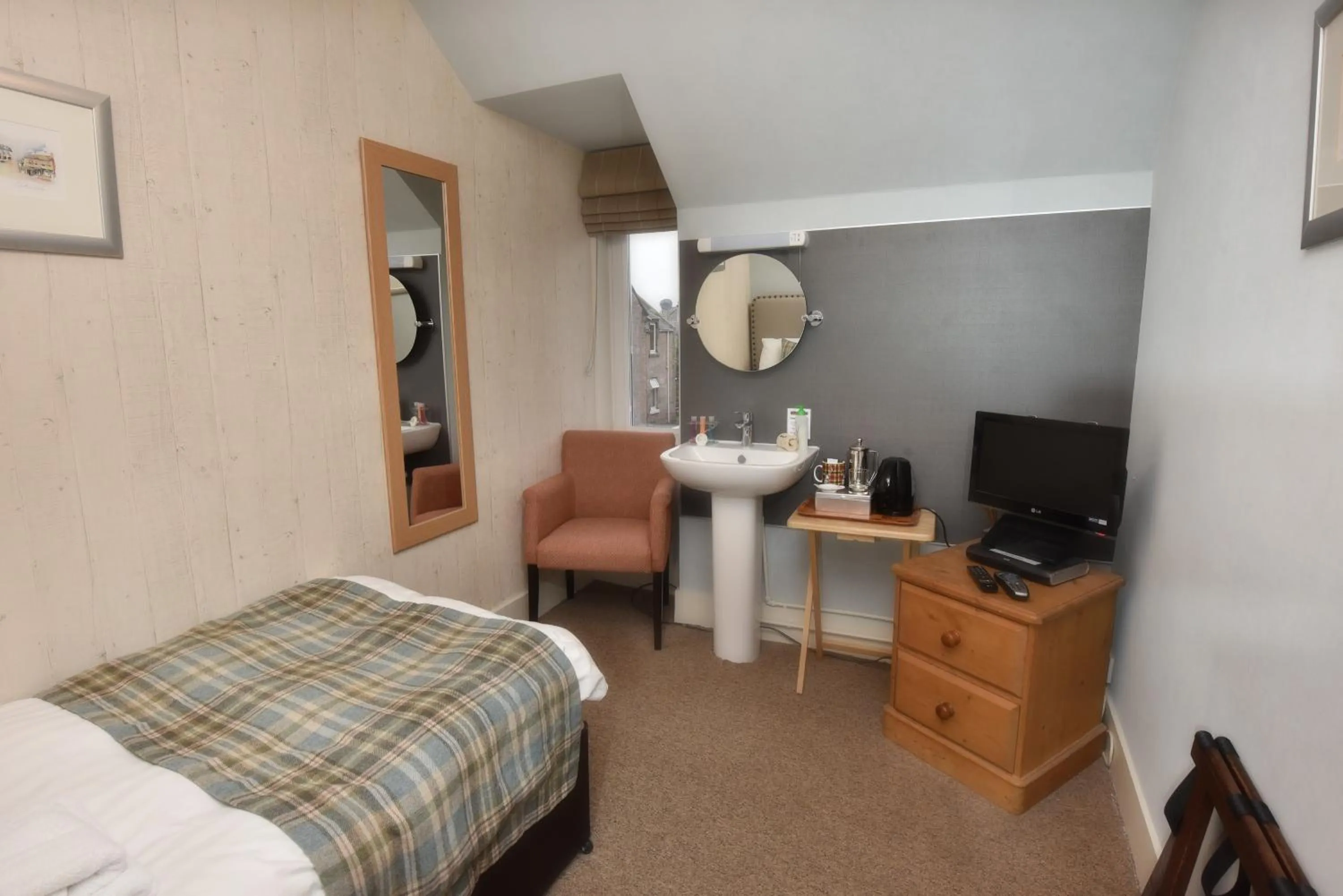 Photo of the whole room in Acer Glen B&B