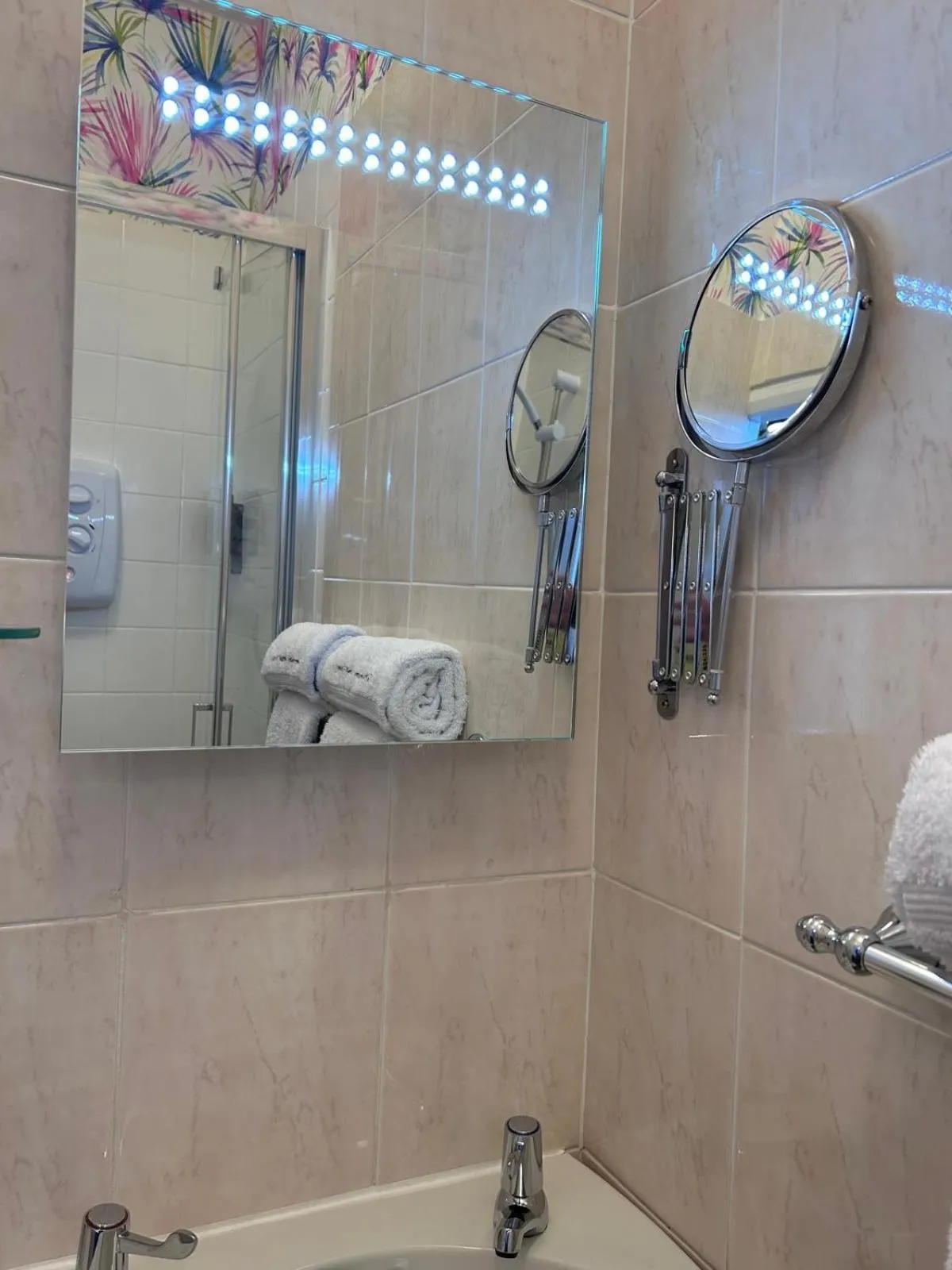 Bathroom in Greylands Guest House