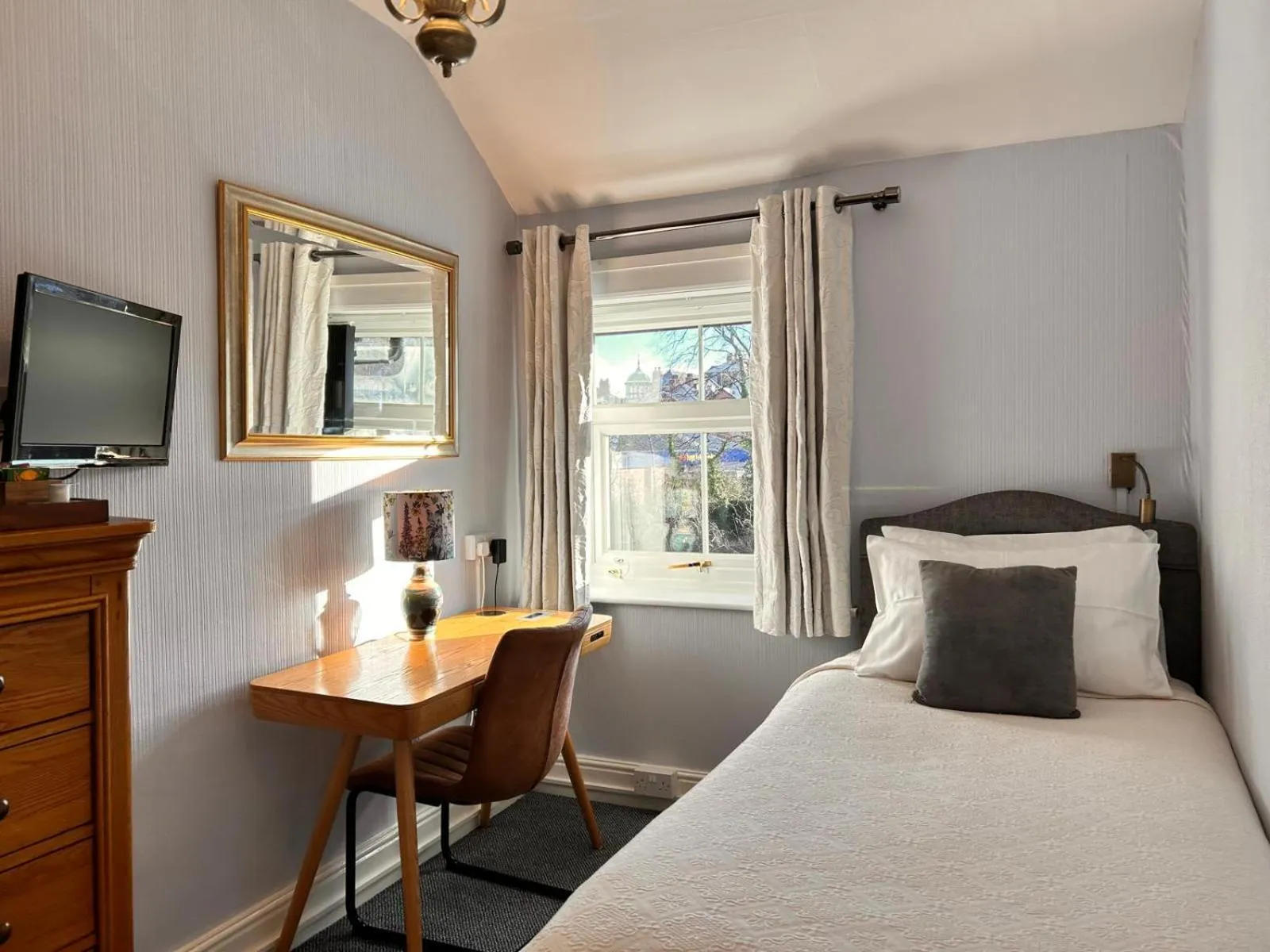 Photo of the whole room, Bed in Greylands Guest House