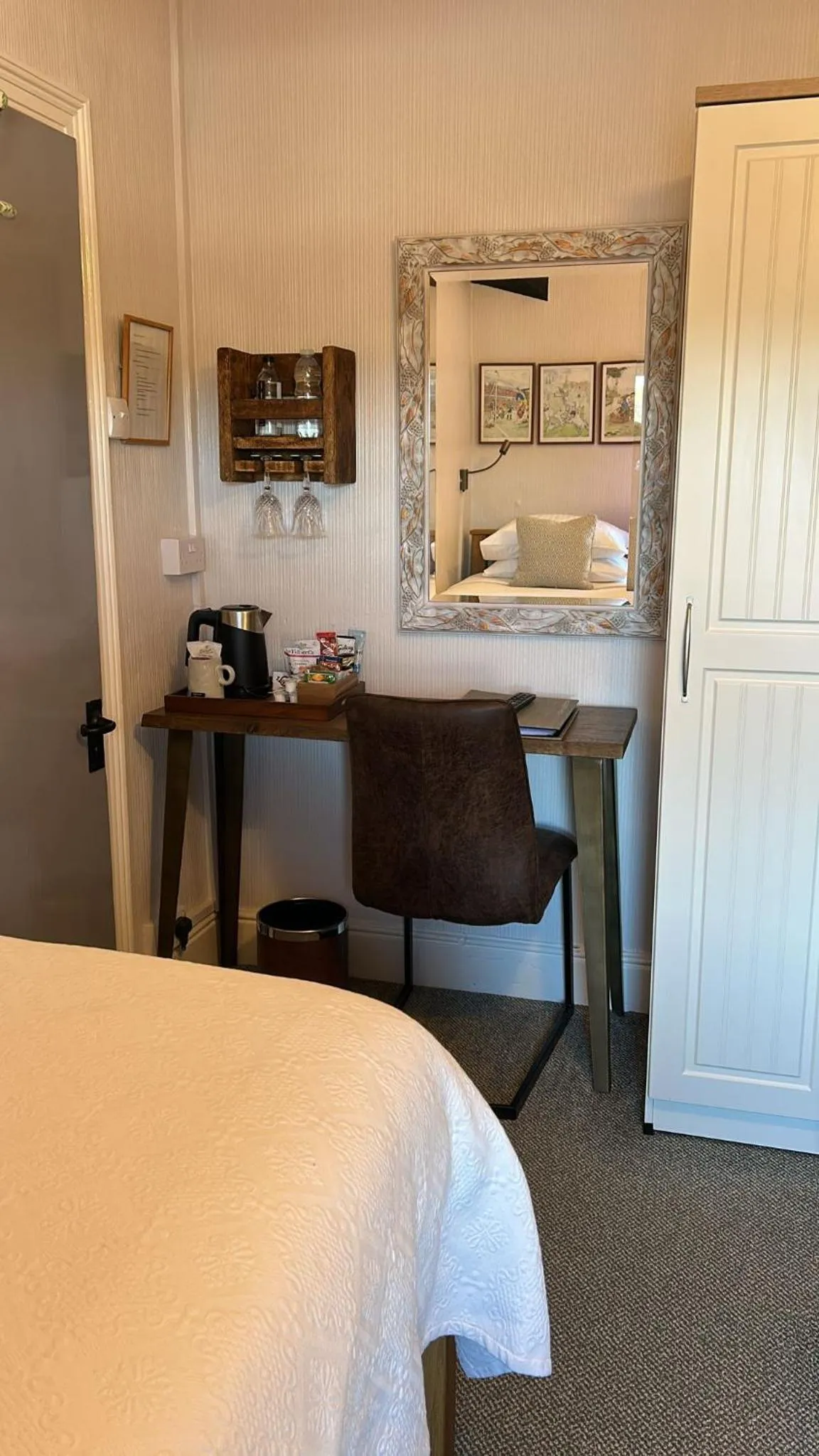 Coffee/tea facilities, Bed in Greylands Guest House