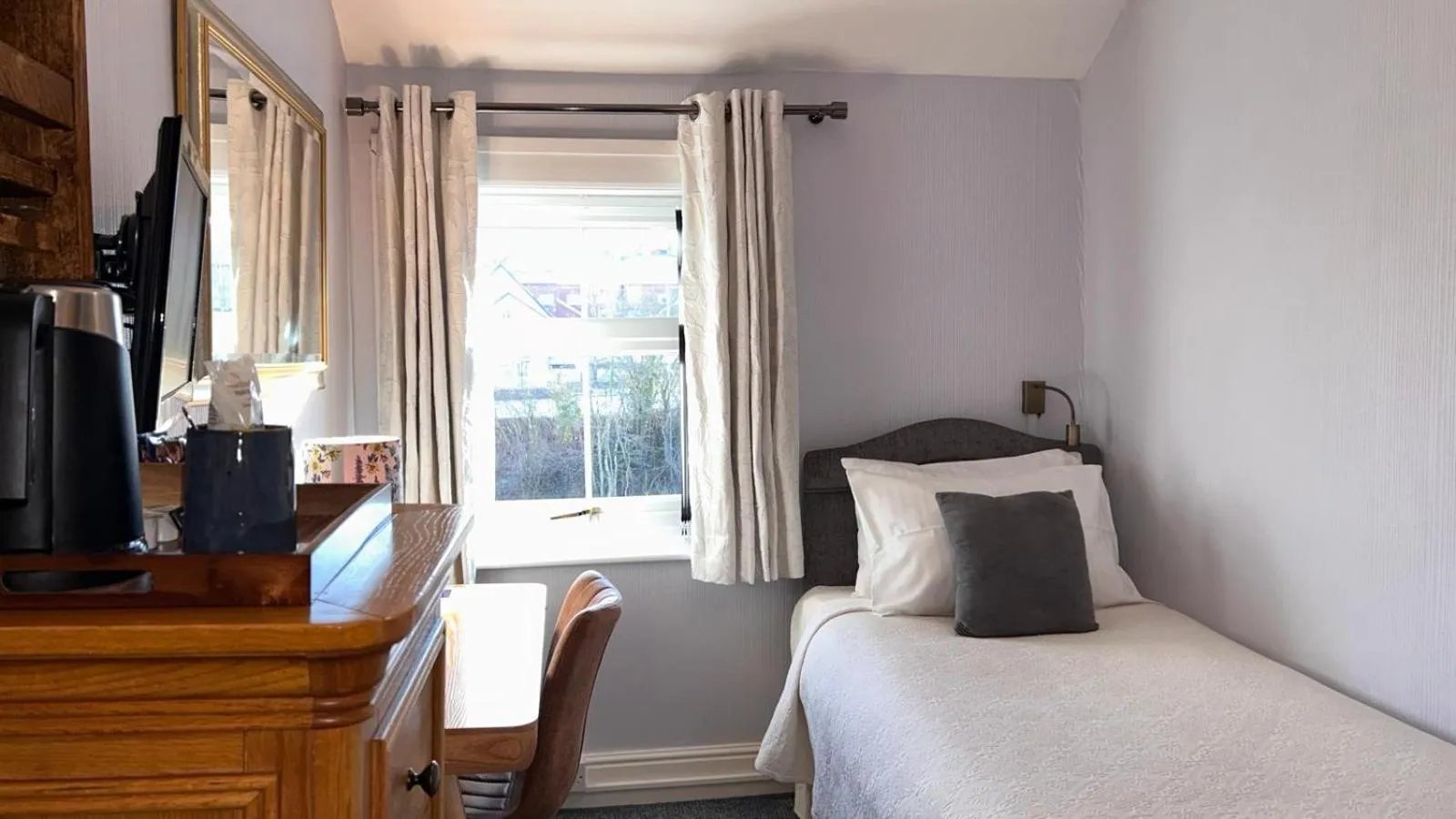 Bedroom, Bed in Greylands Guest House