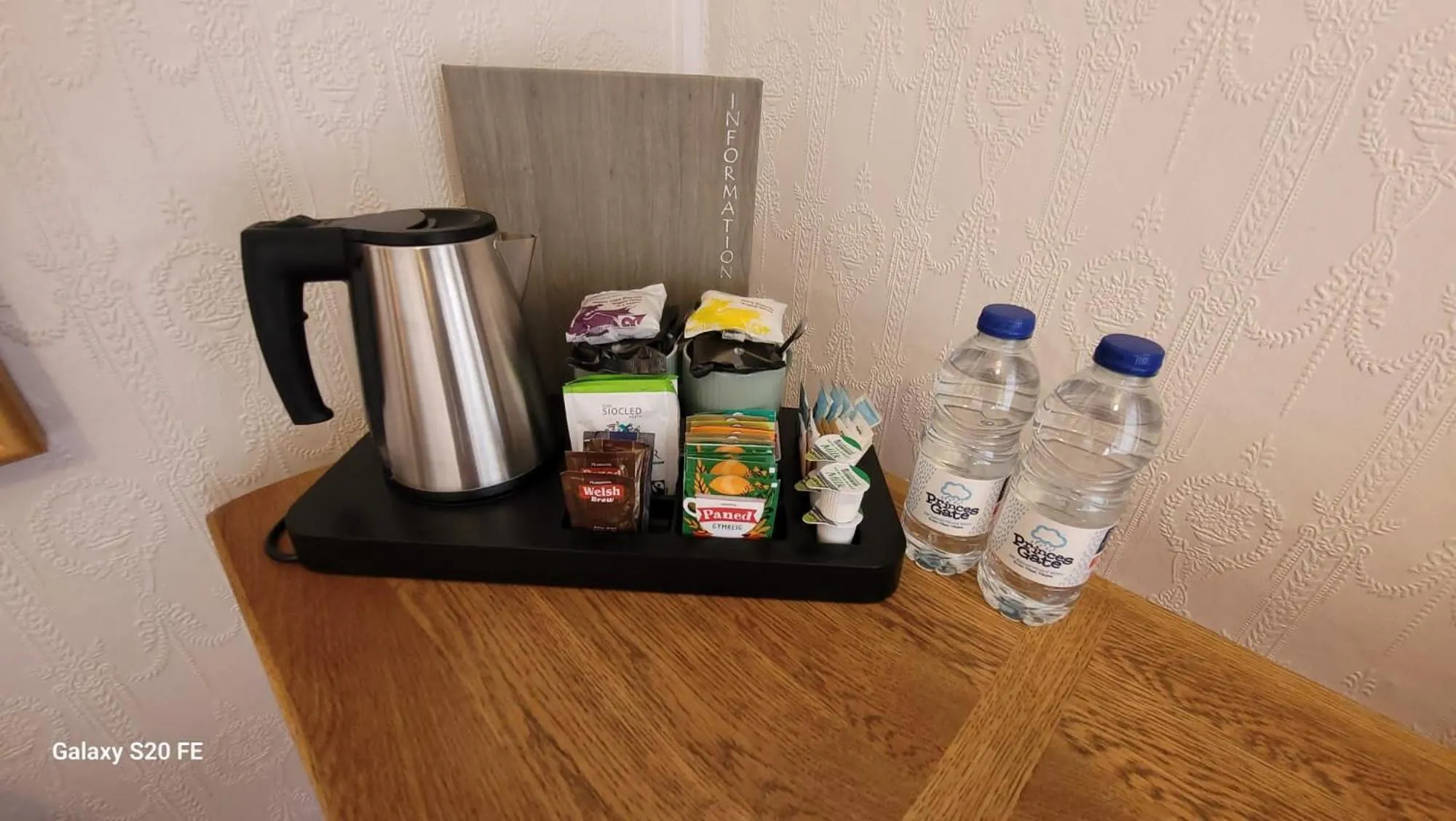 Coffee/tea facilities in Greylands Guest House