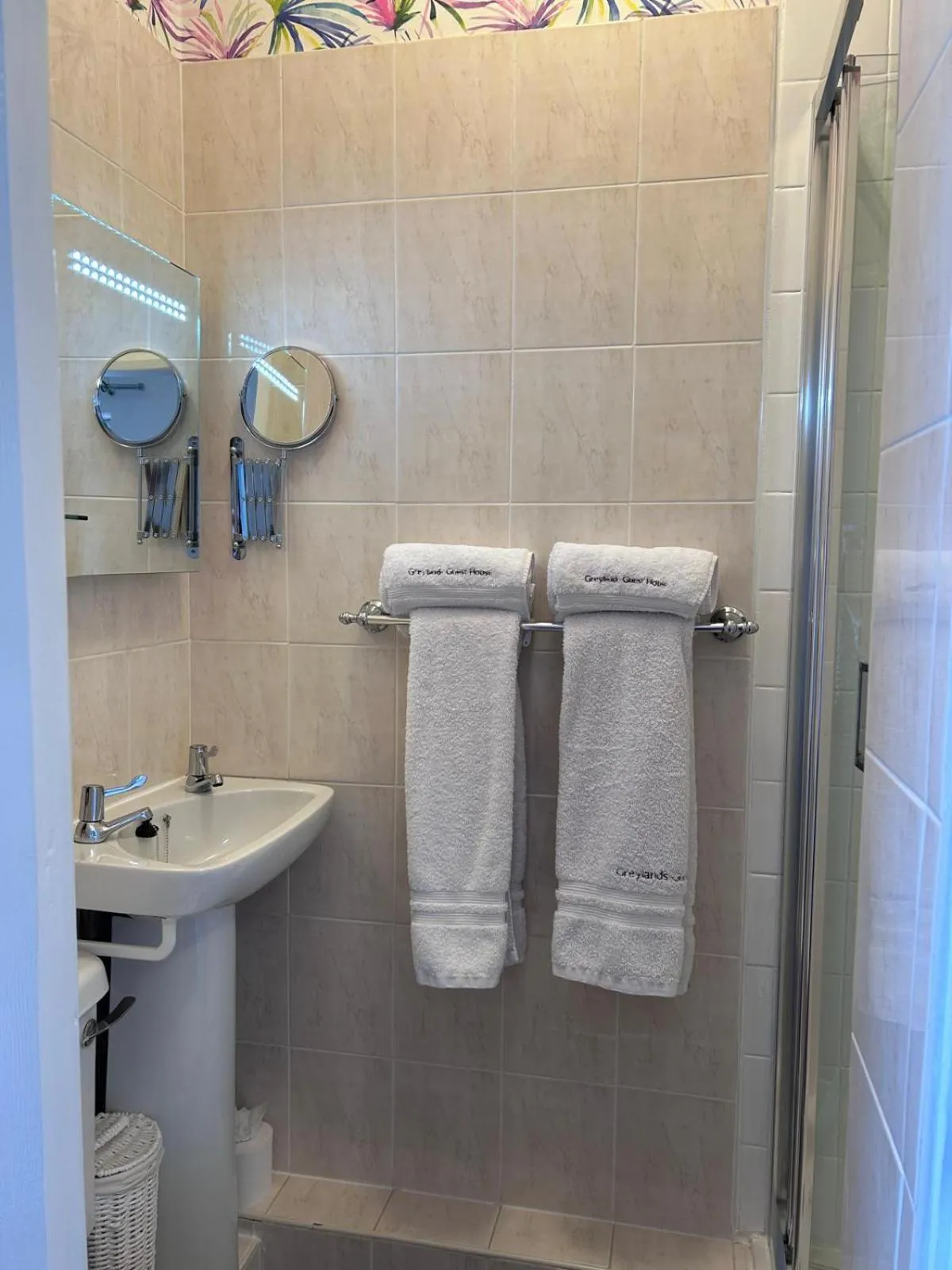 Bathroom in Greylands Guest House