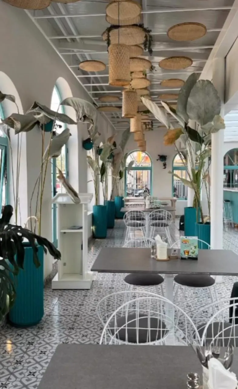 Restaurant/places to eat in Joldal Residency