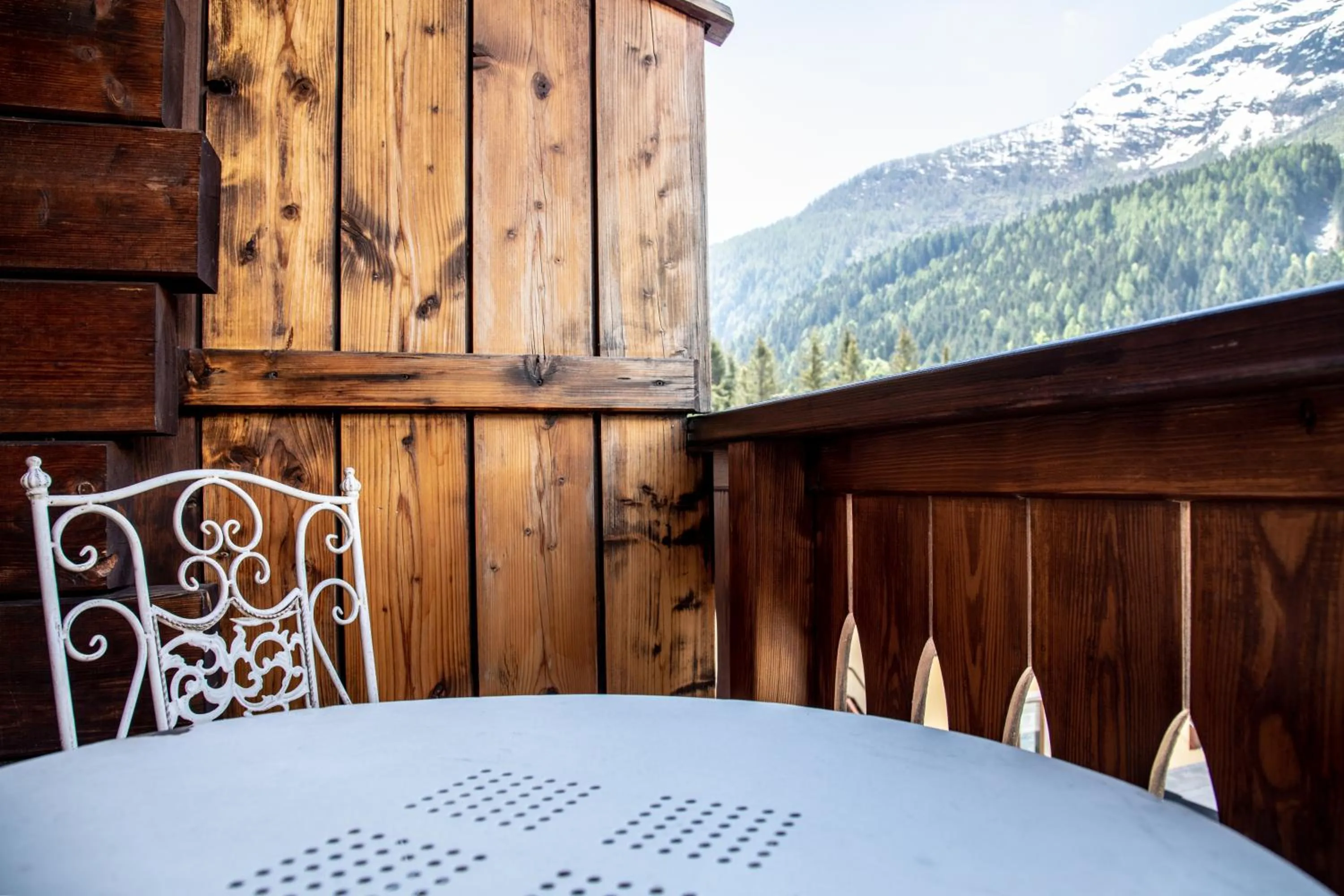 Balcony/Terrace, Bed in Hotel Dufour