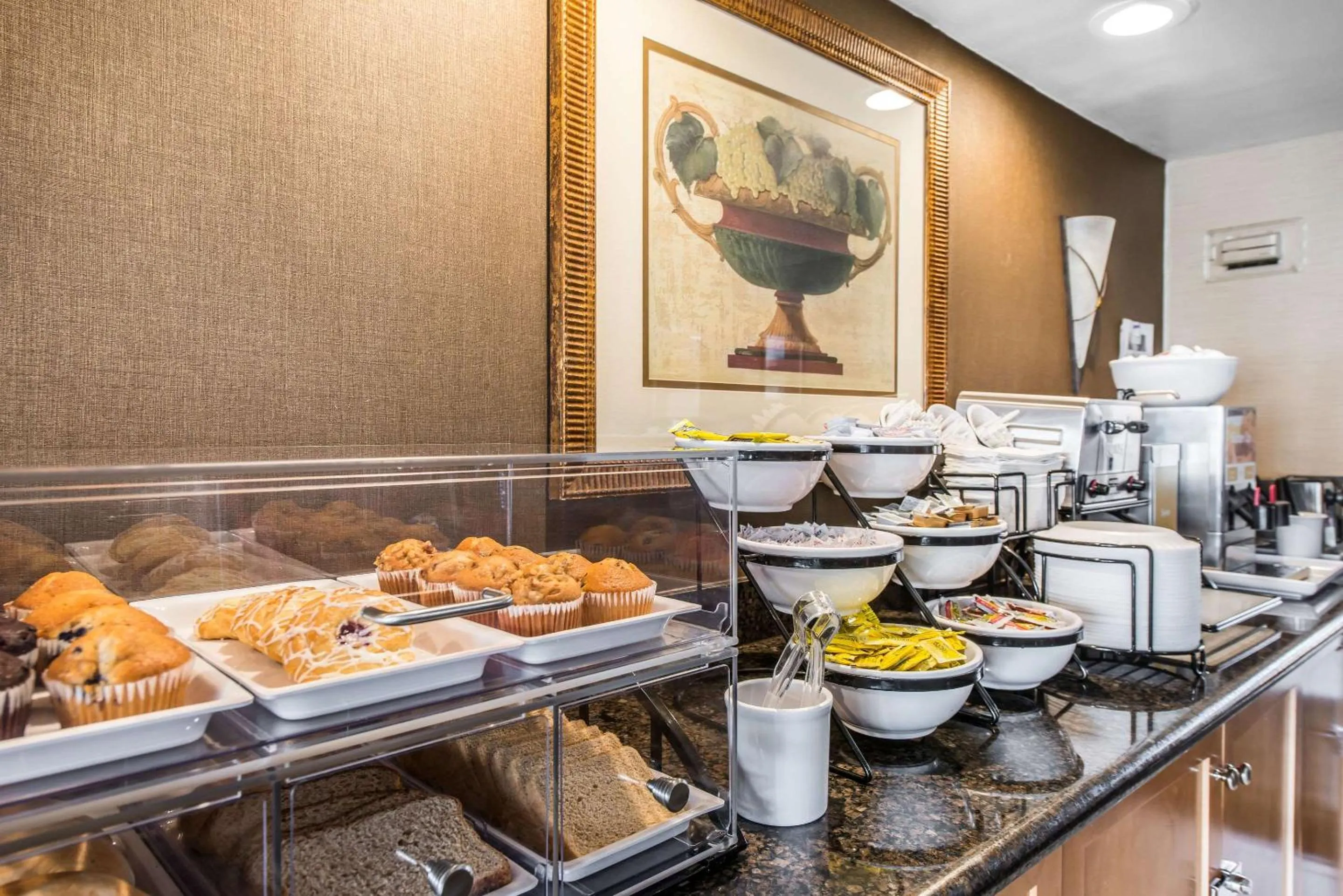 Restaurant/places to eat, Food in Comfort Inn & Suites Denver Northfield