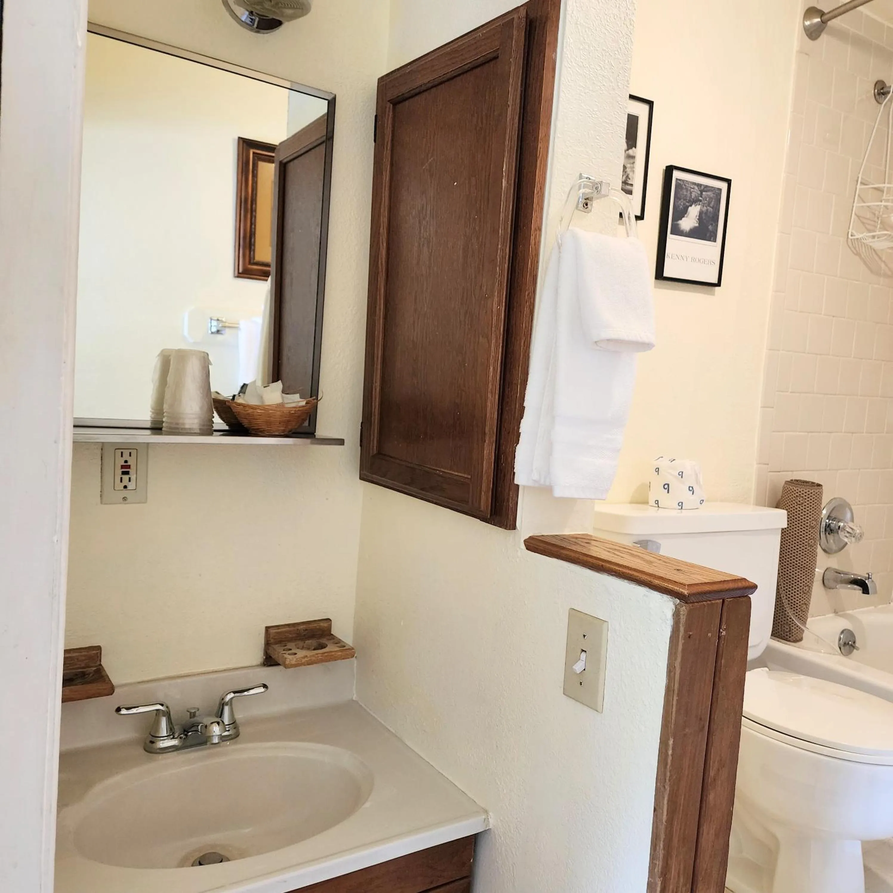 Bathroom in Canyon Motel near Rocky Mountain National Park