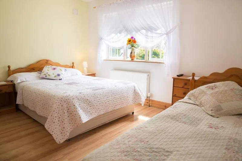 Bed in Shannon Breeze B&B