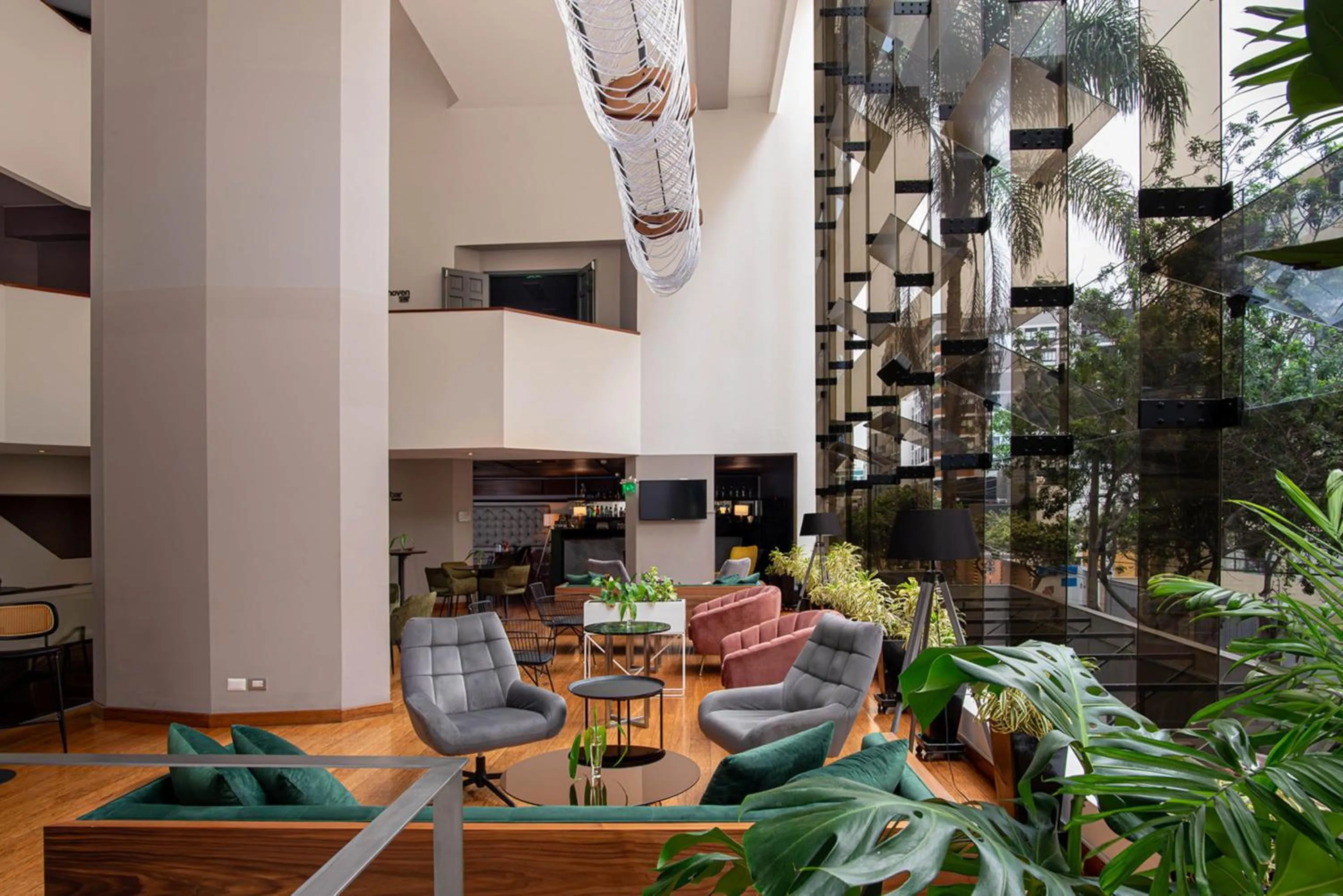 Lounge or bar in Crowne Plaza Lima by IHG