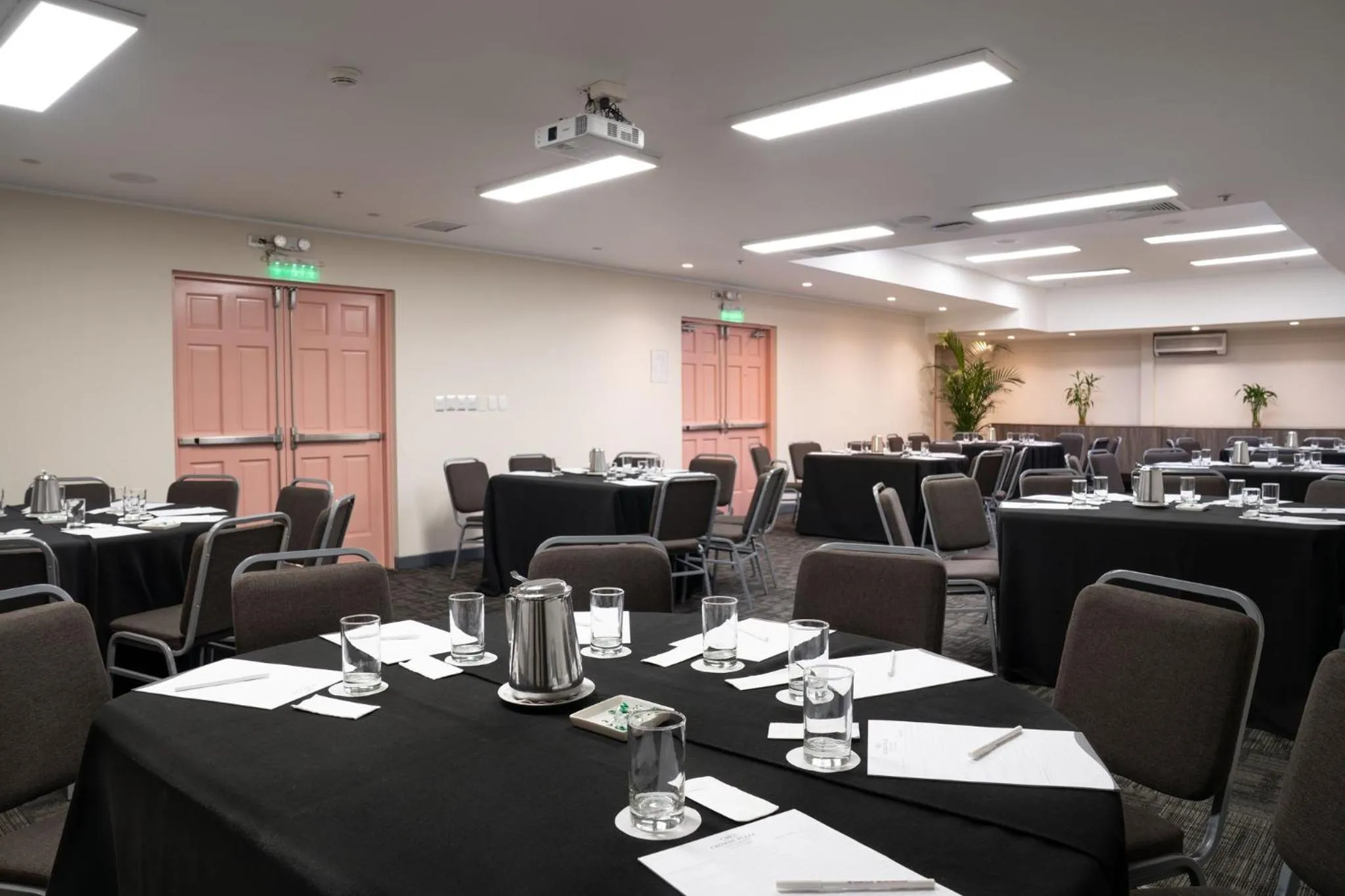Meeting/conference room in Crowne Plaza Lima by IHG